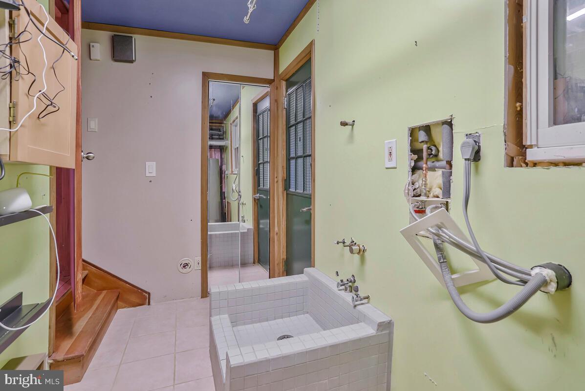 997 N SYCAMORE ST N, FALLS CHURCH, Virginia 22046, 5 Bedrooms Bedrooms, ,3 BathroomsBathrooms,Residential,For sale,997 N SYCAMORE ST N,VAFA2003578 MLS # VAFA2003578