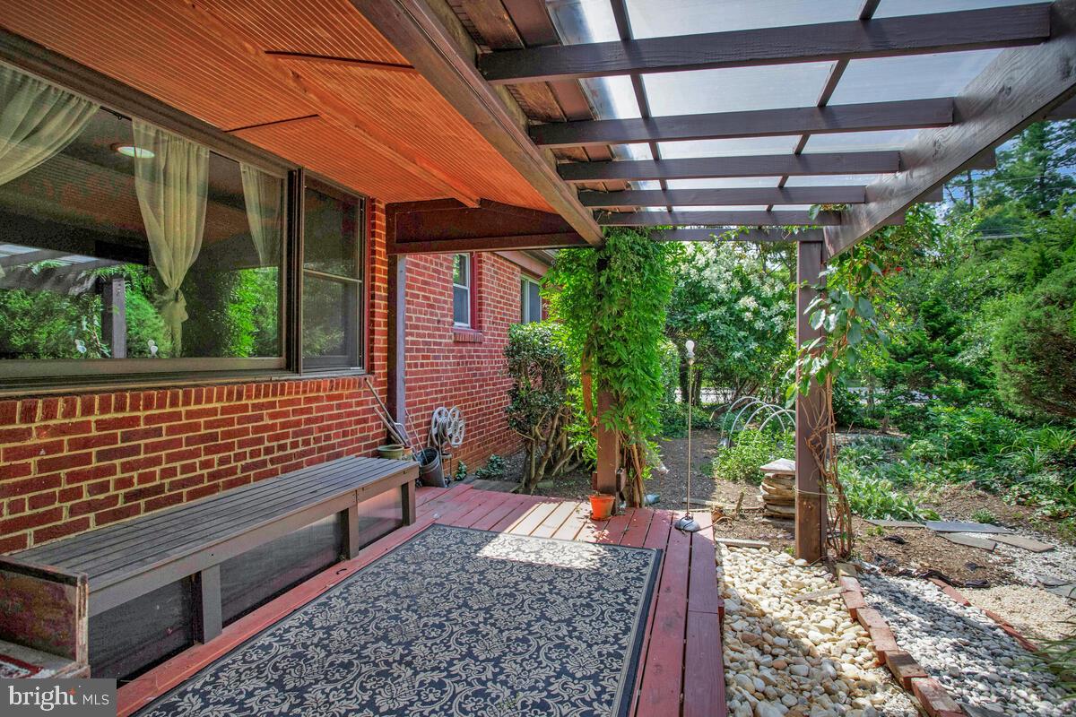 997 N SYCAMORE ST N, FALLS CHURCH, Virginia 22046, 5 Bedrooms Bedrooms, ,3 BathroomsBathrooms,Residential,For sale,997 N SYCAMORE ST N,VAFA2003578 MLS # VAFA2003578