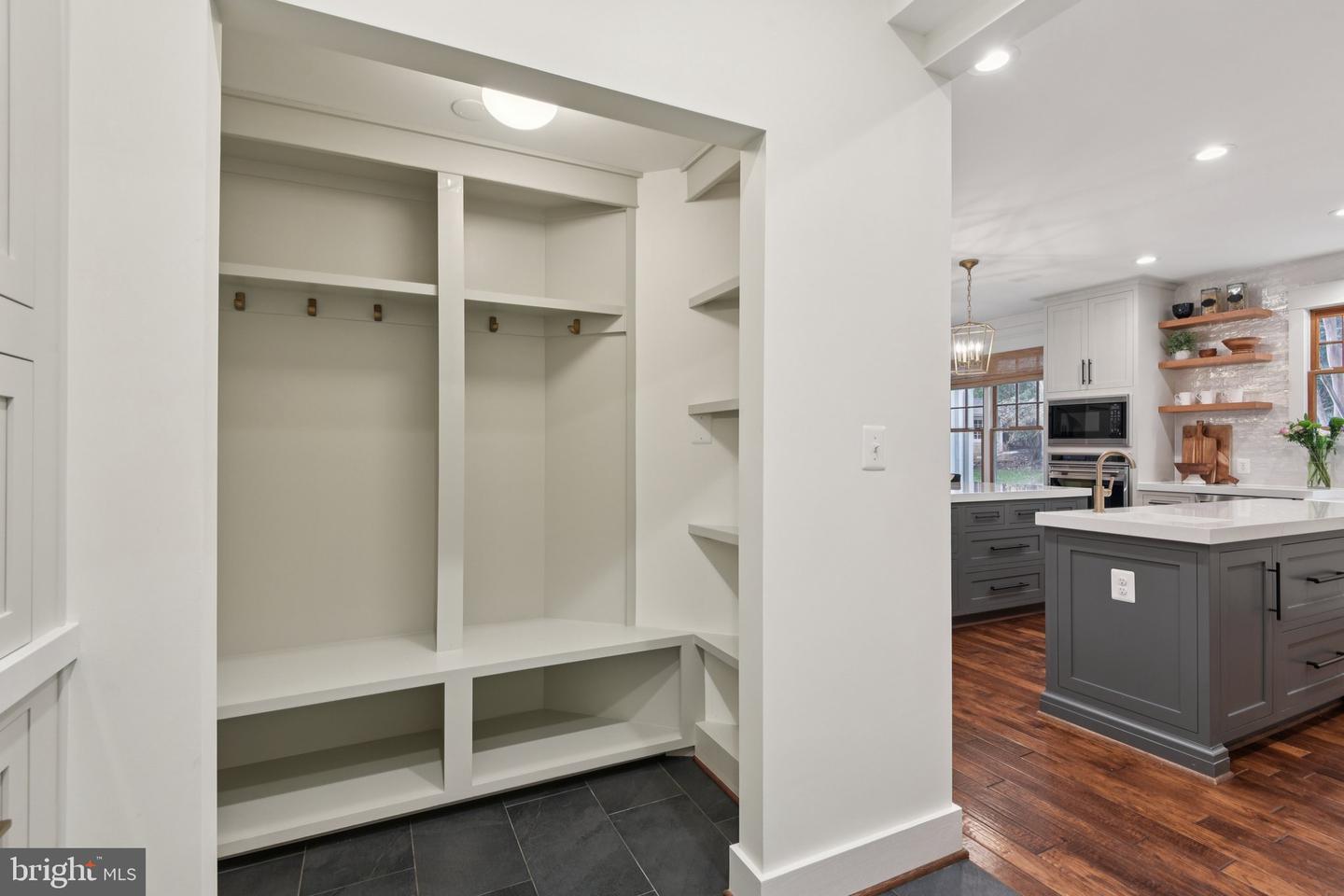 448 NELSON DR NE, VIENNA, Virginia 22180, 6 Bedrooms Bedrooms, ,5 BathroomsBathrooms,Residential,For sale,448 NELSON DR NE,VAFX2291110 MLS # VAFX2291110