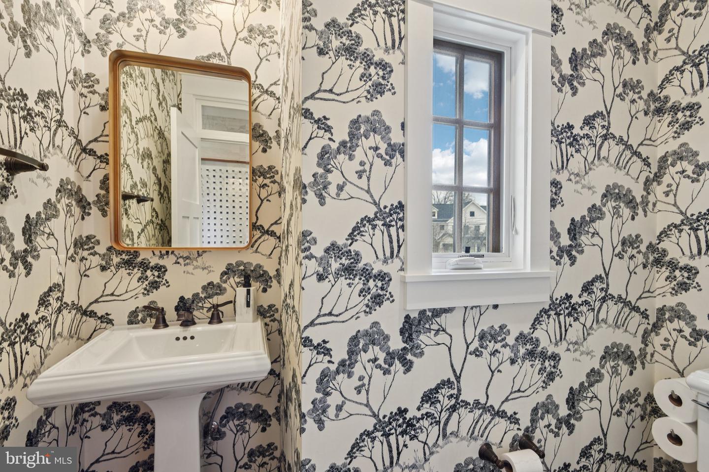 448 NELSON DR NE, VIENNA, Virginia 22180, 6 Bedrooms Bedrooms, ,5 BathroomsBathrooms,Residential,For sale,448 NELSON DR NE,VAFX2291110 MLS # VAFX2291110