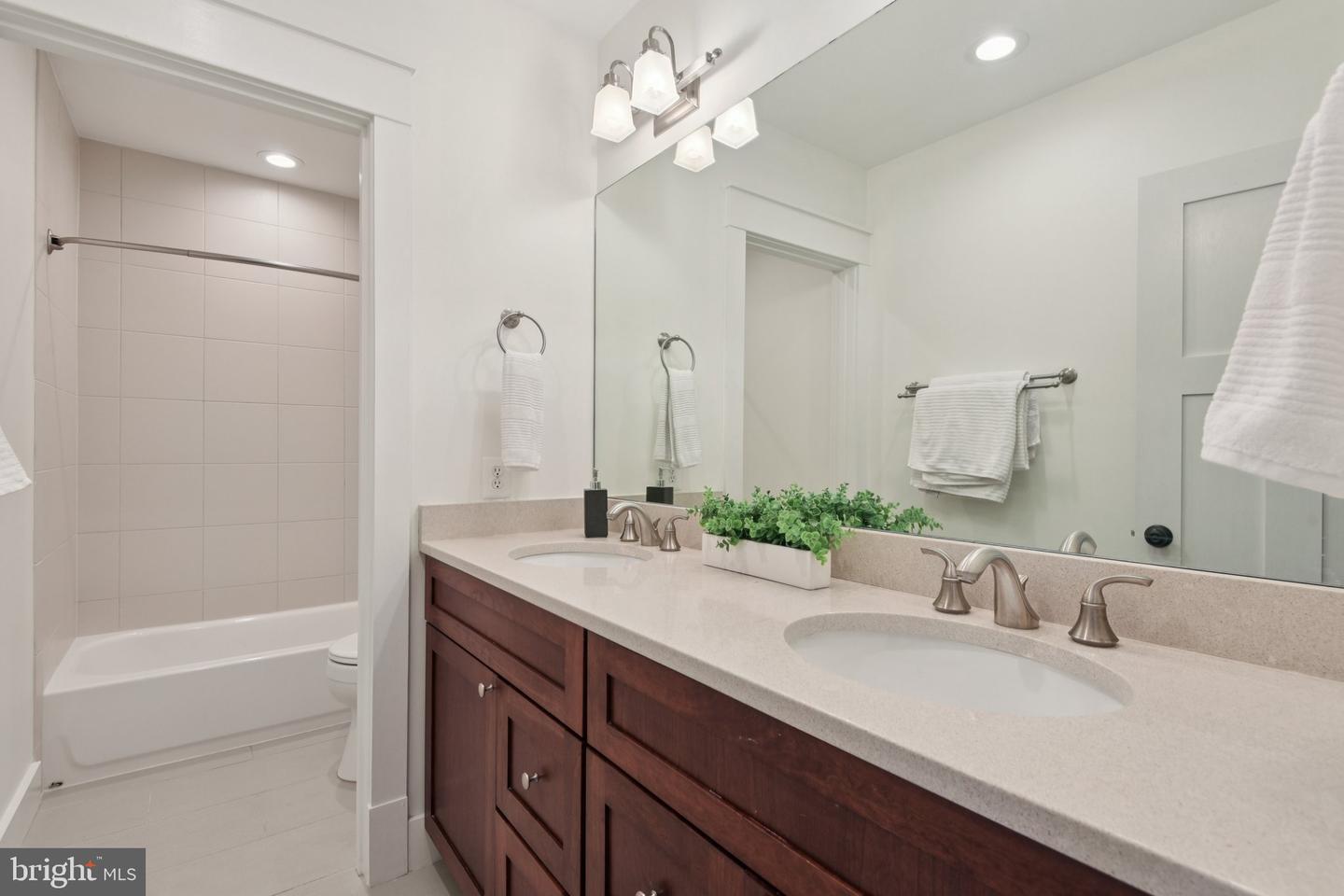 448 NELSON DR NE, VIENNA, Virginia 22180, 6 Bedrooms Bedrooms, ,5 BathroomsBathrooms,Residential,For sale,448 NELSON DR NE,VAFX2291110 MLS # VAFX2291110