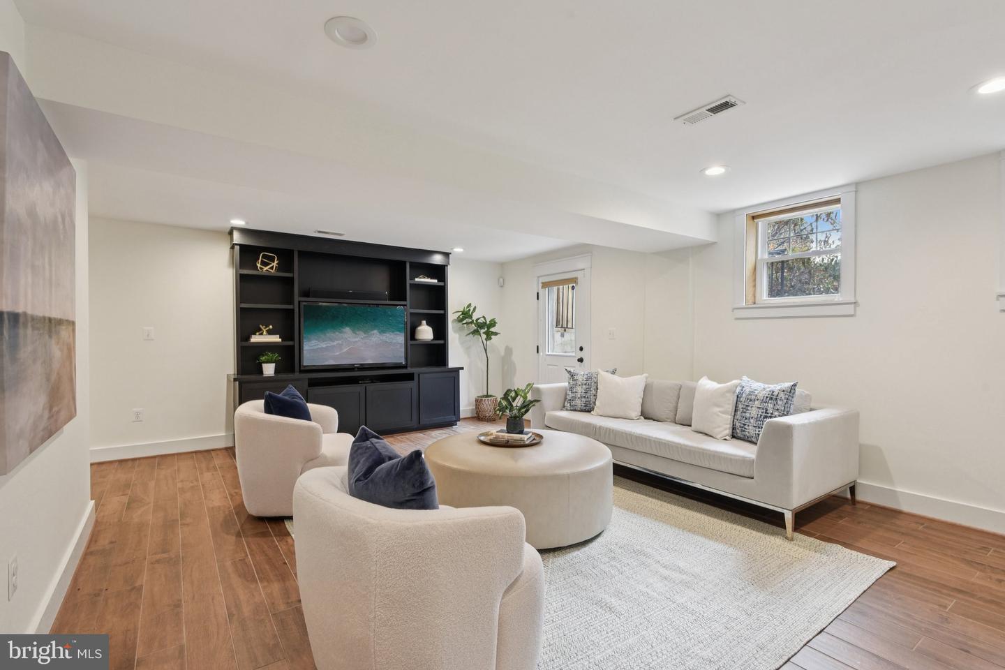 448 NELSON DR NE, VIENNA, Virginia 22180, 6 Bedrooms Bedrooms, ,5 BathroomsBathrooms,Residential,For sale,448 NELSON DR NE,VAFX2291110 MLS # VAFX2291110