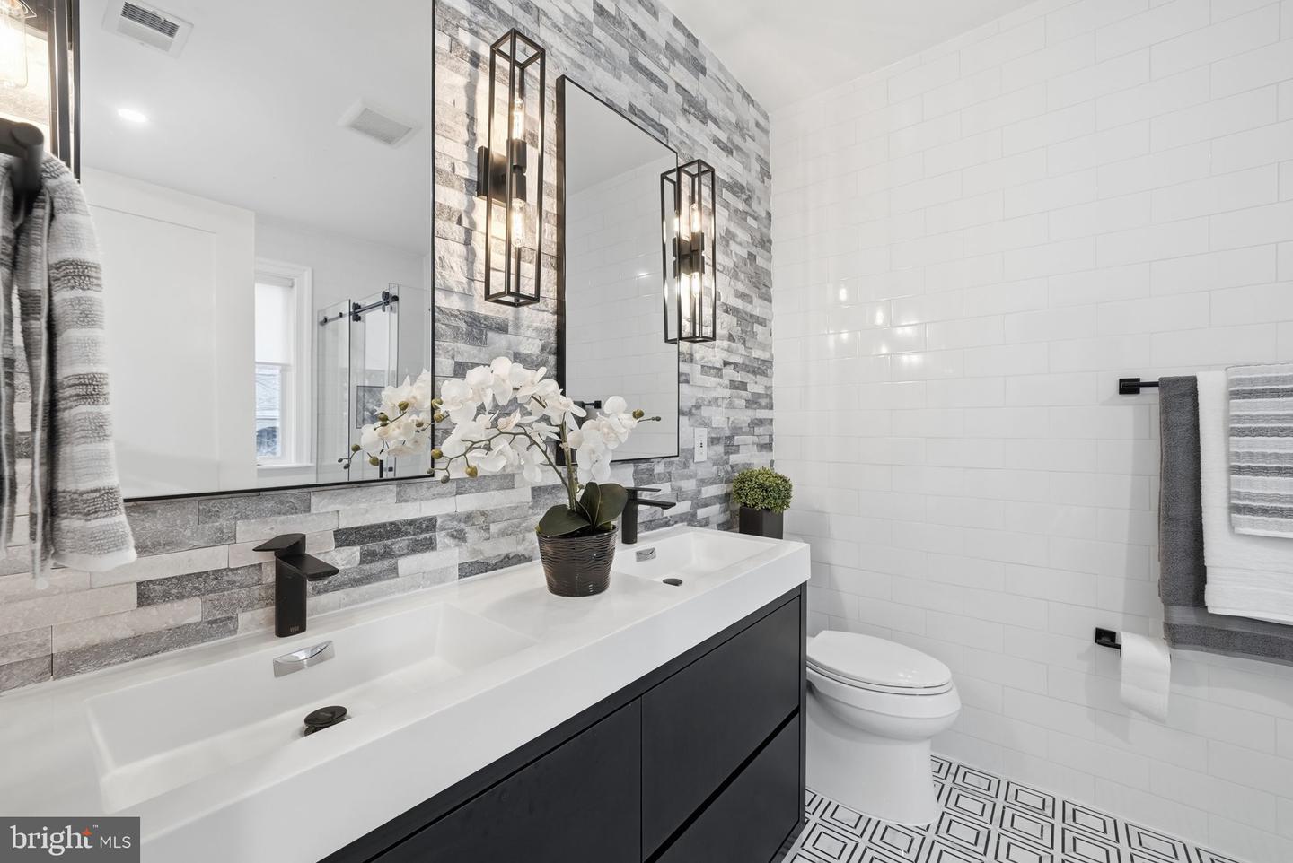 5315 COLORADO AVE NW, WASHINGTON, District Of Columbia 20011, 6 Bedrooms Bedrooms, ,6 BathroomsBathrooms,Residential,For sale,5315 COLORADO AVE NW,DCDC2246276 MLS # DCDC2246276