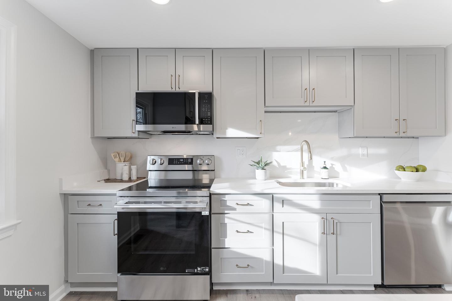 1540 POWELLS TAVERN PL, HERNDON, Virginia 20170, 5 Bedrooms Bedrooms, ,3 BathroomsBathrooms,Residential,For sale,1540 POWELLS TAVERN PL,VAFX2291172 MLS # VAFX2291172