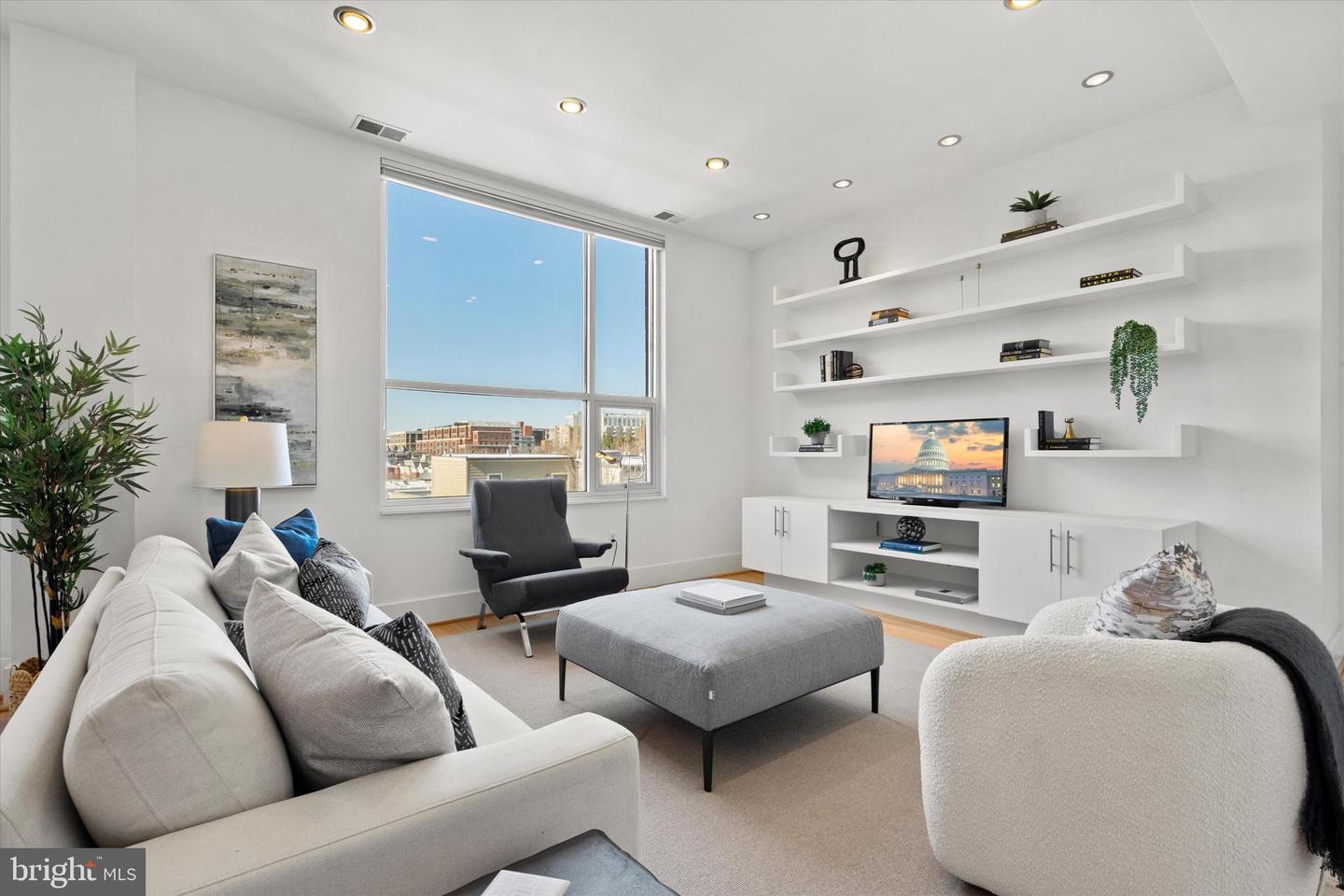 2100 11TH ST NW #PH6, WASHINGTON, District Of Columbia 20001, 2 Bedrooms Bedrooms, ,2 BathroomsBathrooms,Residential,For sale,2100 11TH ST NW #PH6,DCDC2246316 MLS # DCDC2246316