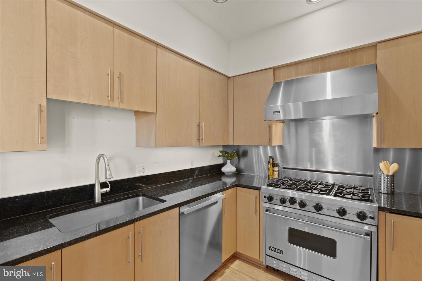 2100 11TH ST NW #PH6, WASHINGTON, District Of Columbia 20001, 2 Bedrooms Bedrooms, ,2 BathroomsBathrooms,Residential,For sale,2100 11TH ST NW #PH6,DCDC2246316 MLS # DCDC2246316