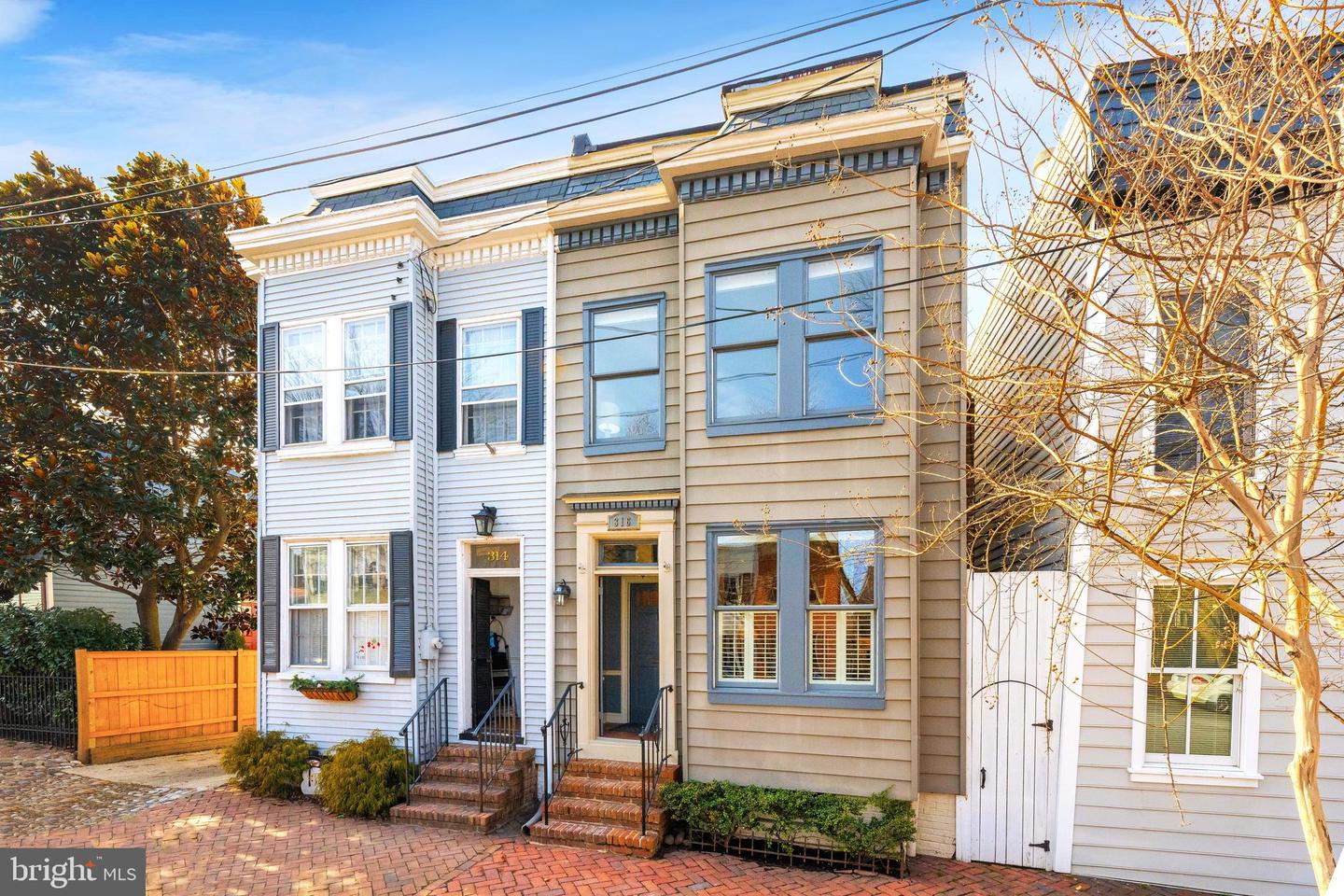 316 N ROYAL ST, ALEXANDRIA, Virginia 22314, 2 Bedrooms Bedrooms, ,2 BathroomsBathrooms,Residential,For sale,316 N ROYAL ST,VAAX2054208 MLS # VAAX2054208