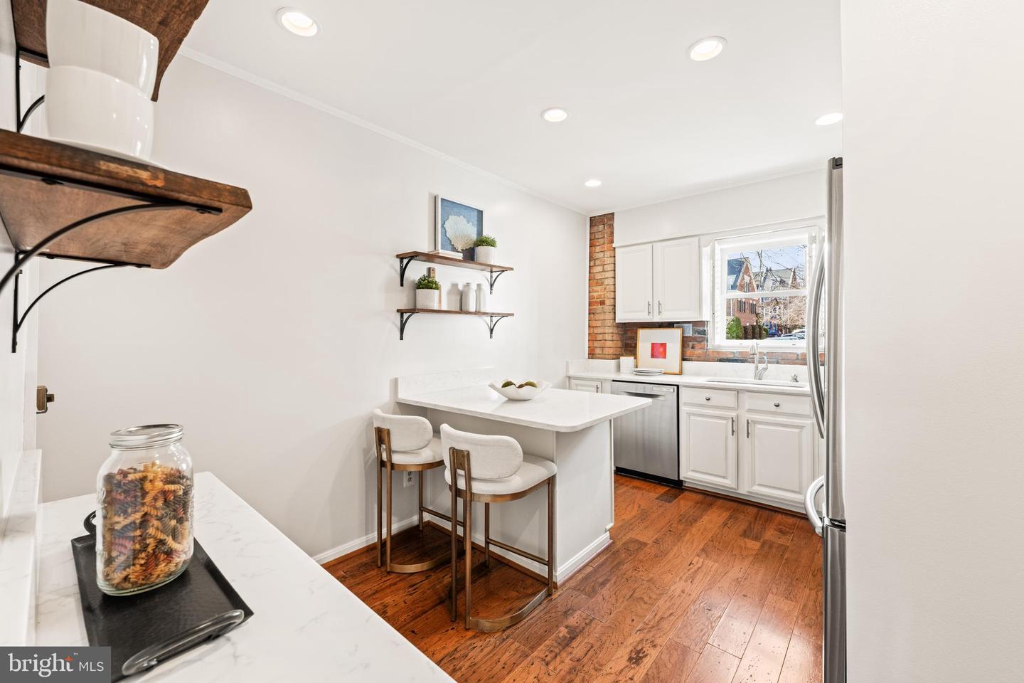 316 N ROYAL ST, ALEXANDRIA, Virginia 22314, 2 Bedrooms Bedrooms, ,2 BathroomsBathrooms,Residential,For sale,316 N ROYAL ST,VAAX2054208 MLS # VAAX2054208