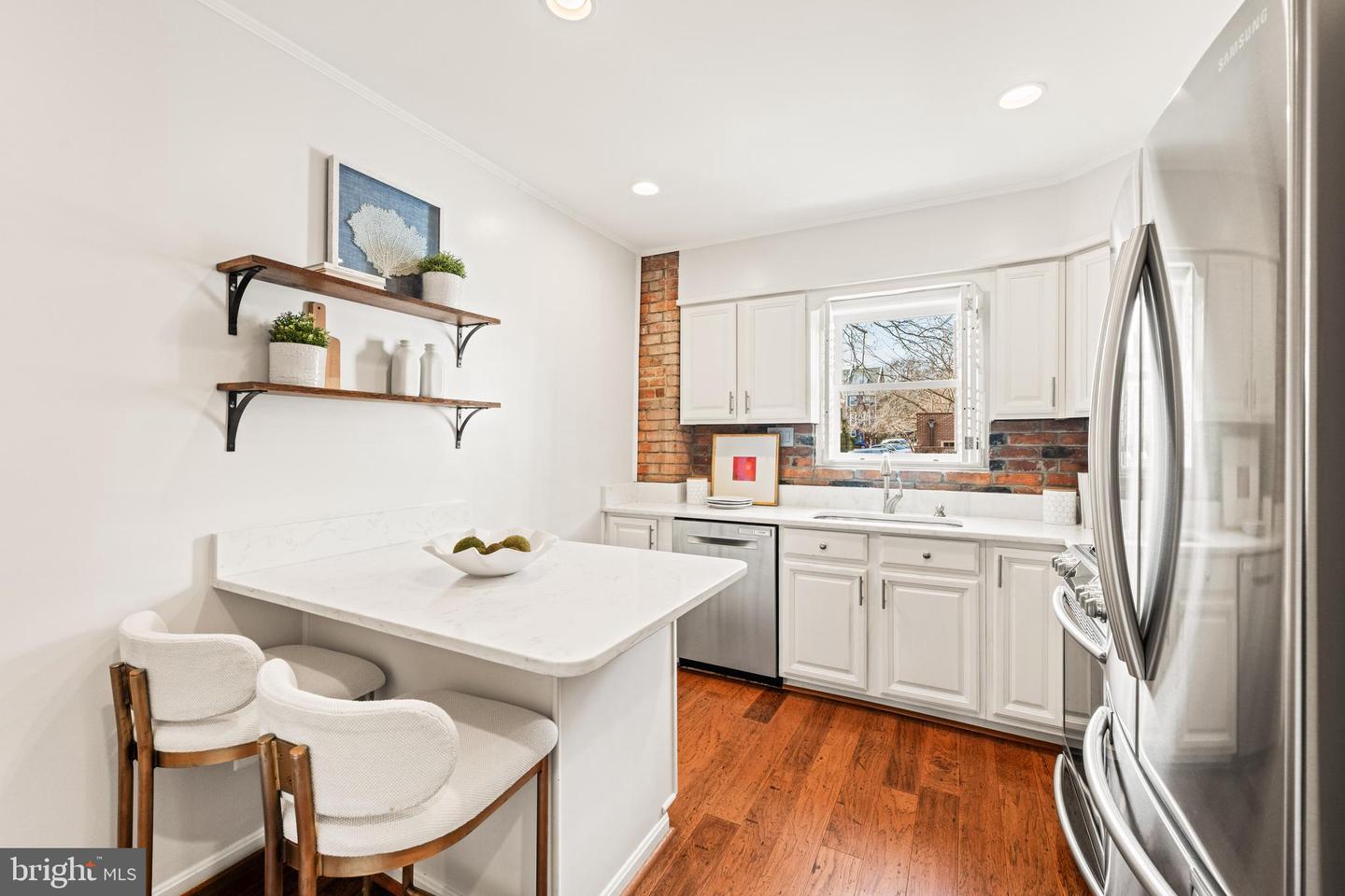 316 N ROYAL ST, ALEXANDRIA, Virginia 22314, 2 Bedrooms Bedrooms, ,2 BathroomsBathrooms,Residential,For sale,316 N ROYAL ST,VAAX2054208 MLS # VAAX2054208