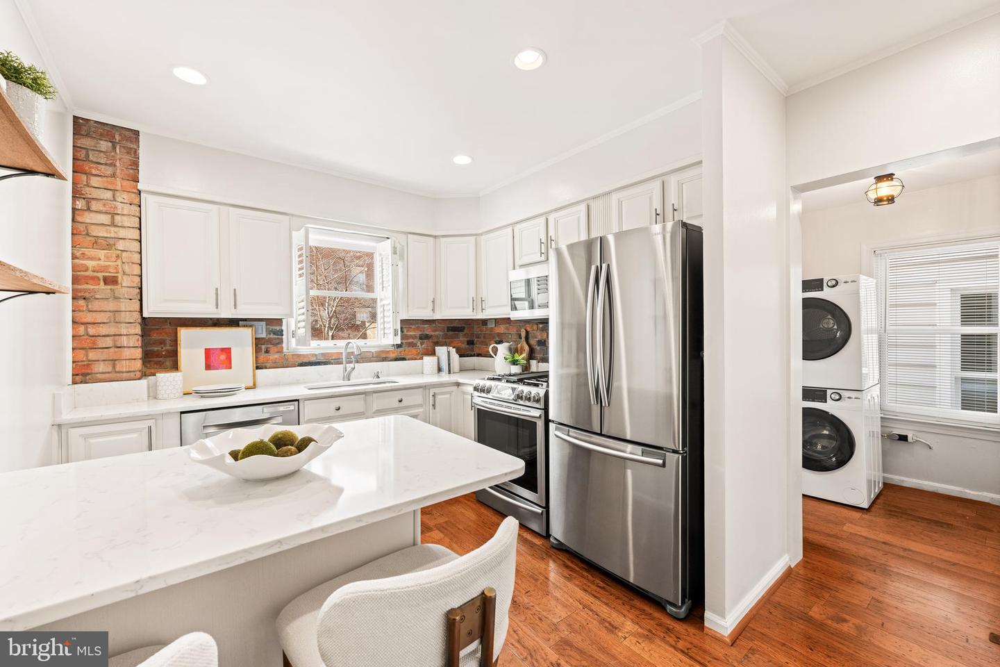 316 N ROYAL ST, ALEXANDRIA, Virginia 22314, 2 Bedrooms Bedrooms, ,2 BathroomsBathrooms,Residential,For sale,316 N ROYAL ST,VAAX2054208 MLS # VAAX2054208