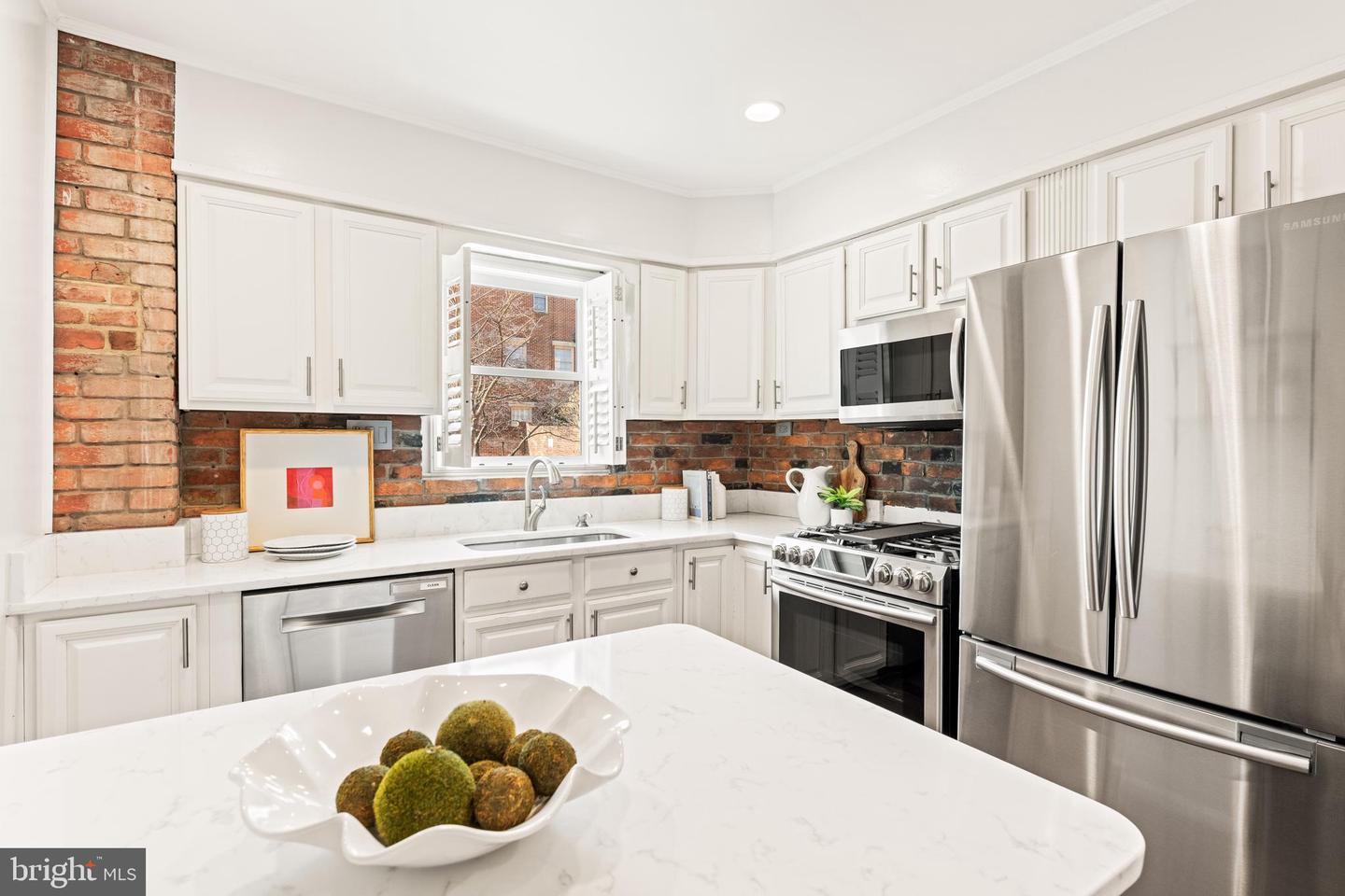 316 N ROYAL ST, ALEXANDRIA, Virginia 22314, 2 Bedrooms Bedrooms, ,2 BathroomsBathrooms,Residential,For sale,316 N ROYAL ST,VAAX2054208 MLS # VAAX2054208