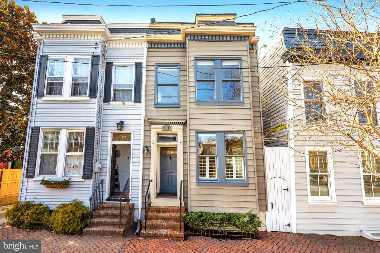 316 N ROYAL ST, ALEXANDRIA, Virginia 22314, 2 Bedrooms Bedrooms, ,2 BathroomsBathrooms,Residential,For sale,316 N ROYAL ST,VAAX2054208 MLS # VAAX2054208