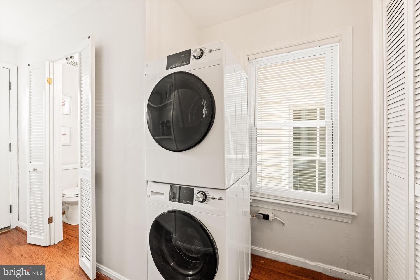 316 N ROYAL ST, ALEXANDRIA, Virginia 22314, 2 Bedrooms Bedrooms, ,2 BathroomsBathrooms,Residential,For sale,316 N ROYAL ST,VAAX2054208 MLS # VAAX2054208