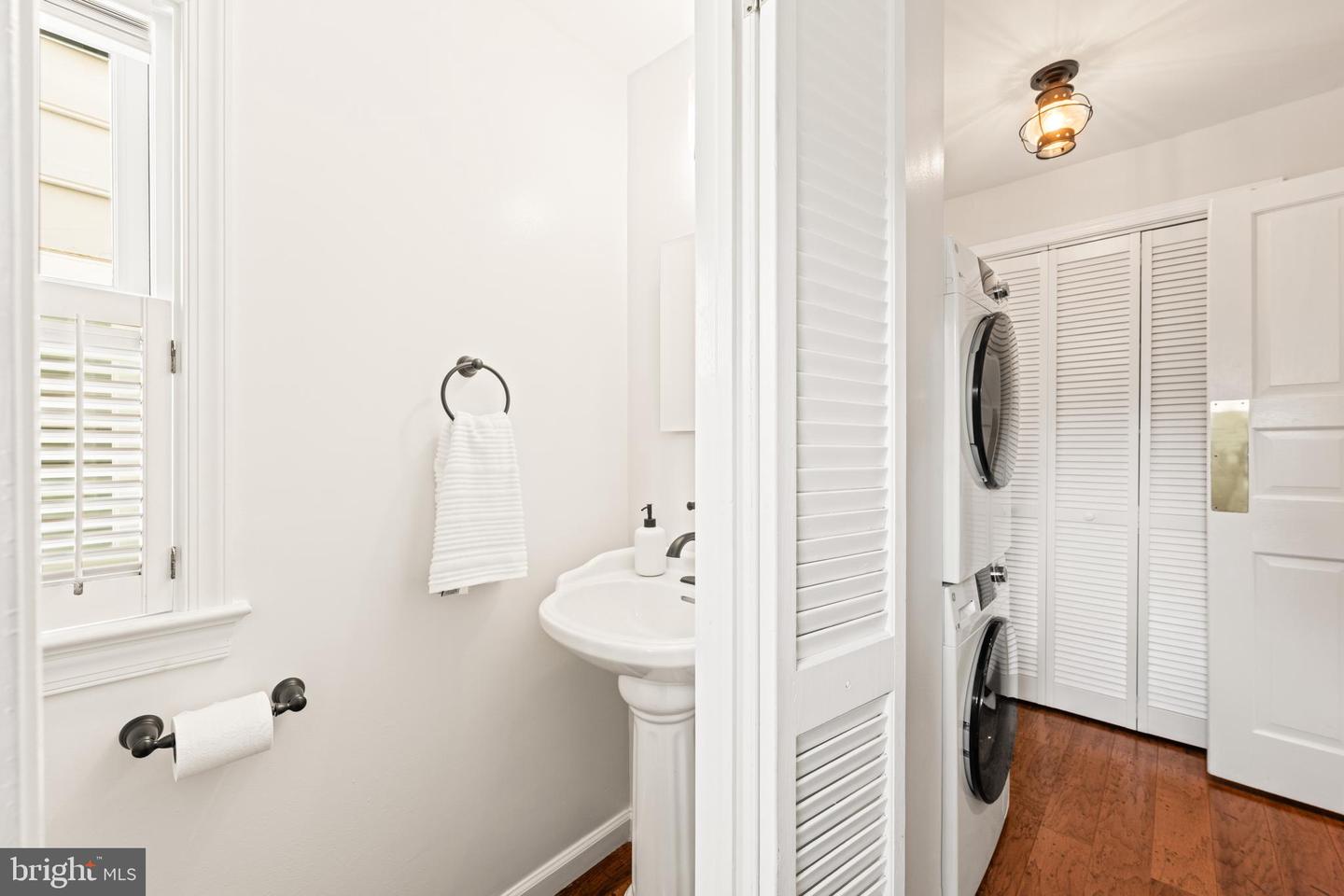 316 N ROYAL ST, ALEXANDRIA, Virginia 22314, 2 Bedrooms Bedrooms, ,2 BathroomsBathrooms,Residential,For sale,316 N ROYAL ST,VAAX2054208 MLS # VAAX2054208