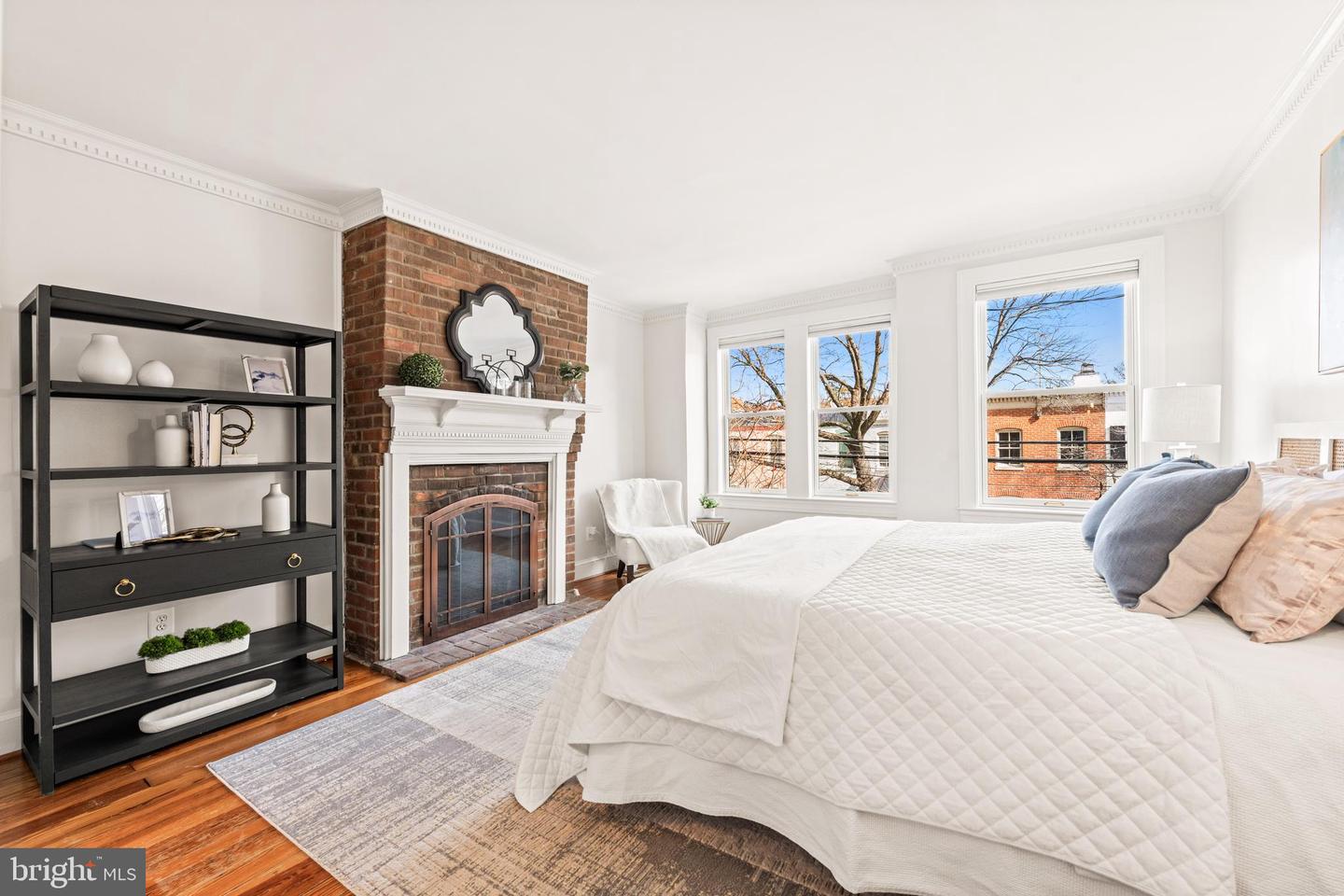 316 N ROYAL ST, ALEXANDRIA, Virginia 22314, 2 Bedrooms Bedrooms, ,2 BathroomsBathrooms,Residential,For sale,316 N ROYAL ST,VAAX2054208 MLS # VAAX2054208