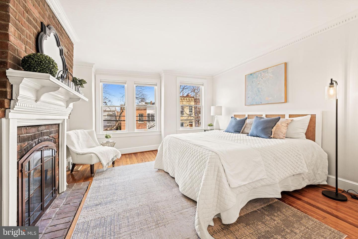 316 N ROYAL ST, ALEXANDRIA, Virginia 22314, 2 Bedrooms Bedrooms, ,2 BathroomsBathrooms,Residential,For sale,316 N ROYAL ST,VAAX2054208 MLS # VAAX2054208