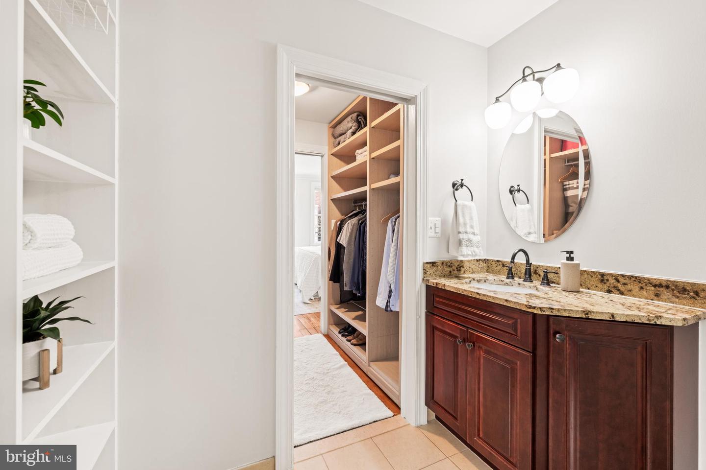 316 N ROYAL ST, ALEXANDRIA, Virginia 22314, 2 Bedrooms Bedrooms, ,2 BathroomsBathrooms,Residential,For sale,316 N ROYAL ST,VAAX2054208 MLS # VAAX2054208