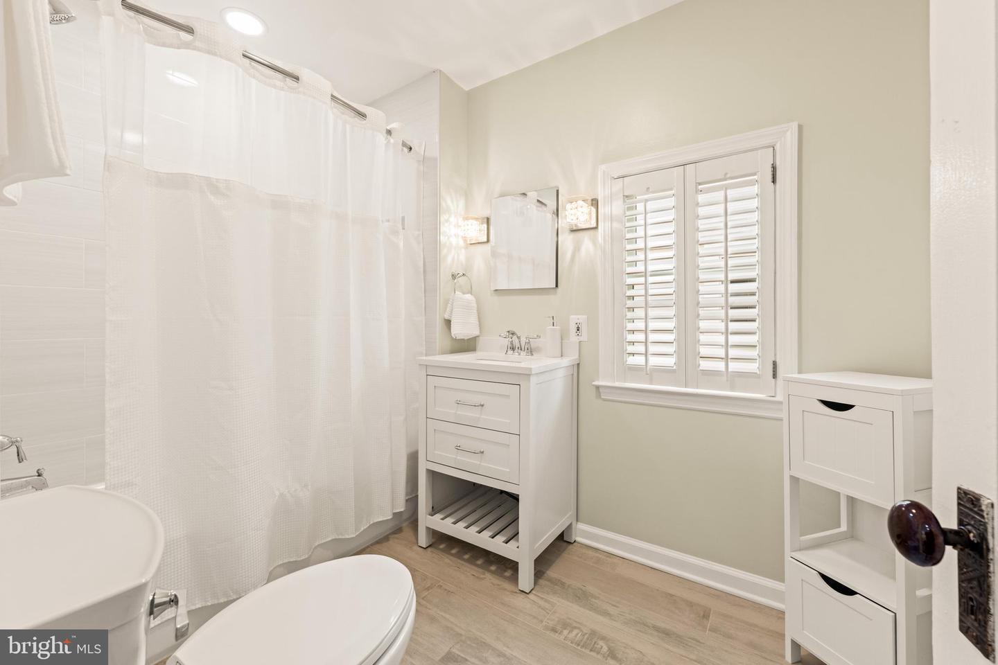 316 N ROYAL ST, ALEXANDRIA, Virginia 22314, 2 Bedrooms Bedrooms, ,2 BathroomsBathrooms,Residential,For sale,316 N ROYAL ST,VAAX2054208 MLS # VAAX2054208