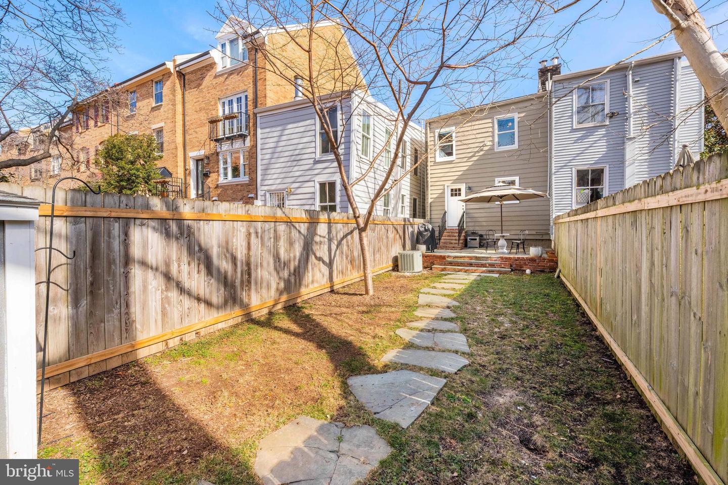 316 N ROYAL ST, ALEXANDRIA, Virginia 22314, 2 Bedrooms Bedrooms, ,2 BathroomsBathrooms,Residential,For sale,316 N ROYAL ST,VAAX2054208 MLS # VAAX2054208