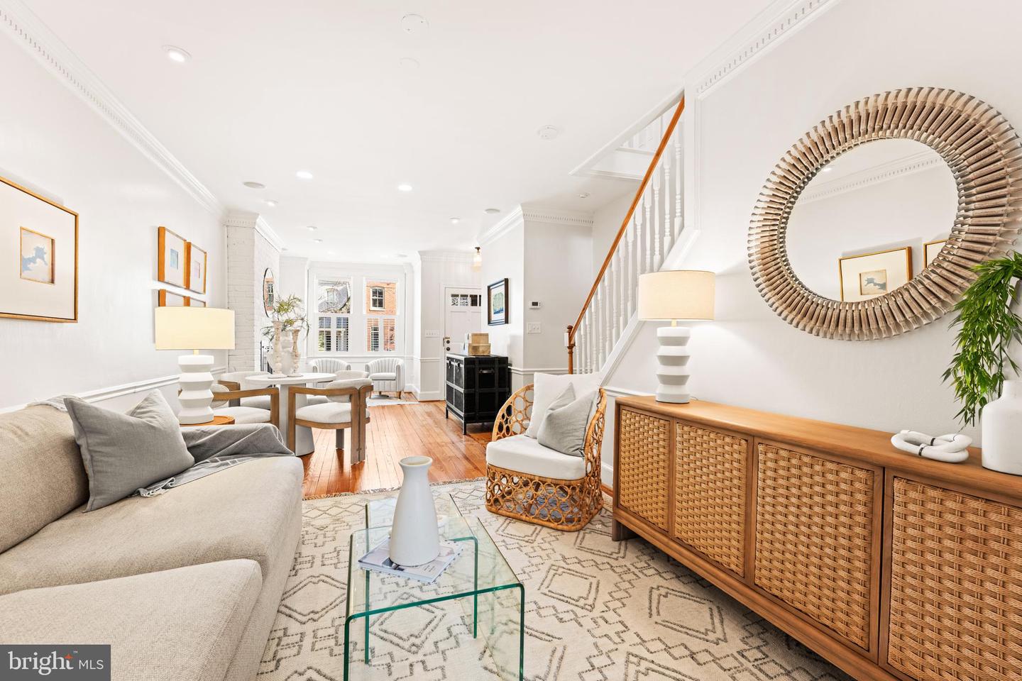 316 N ROYAL ST, ALEXANDRIA, Virginia 22314, 2 Bedrooms Bedrooms, ,2 BathroomsBathrooms,Residential,For sale,316 N ROYAL ST,VAAX2054208 MLS # VAAX2054208