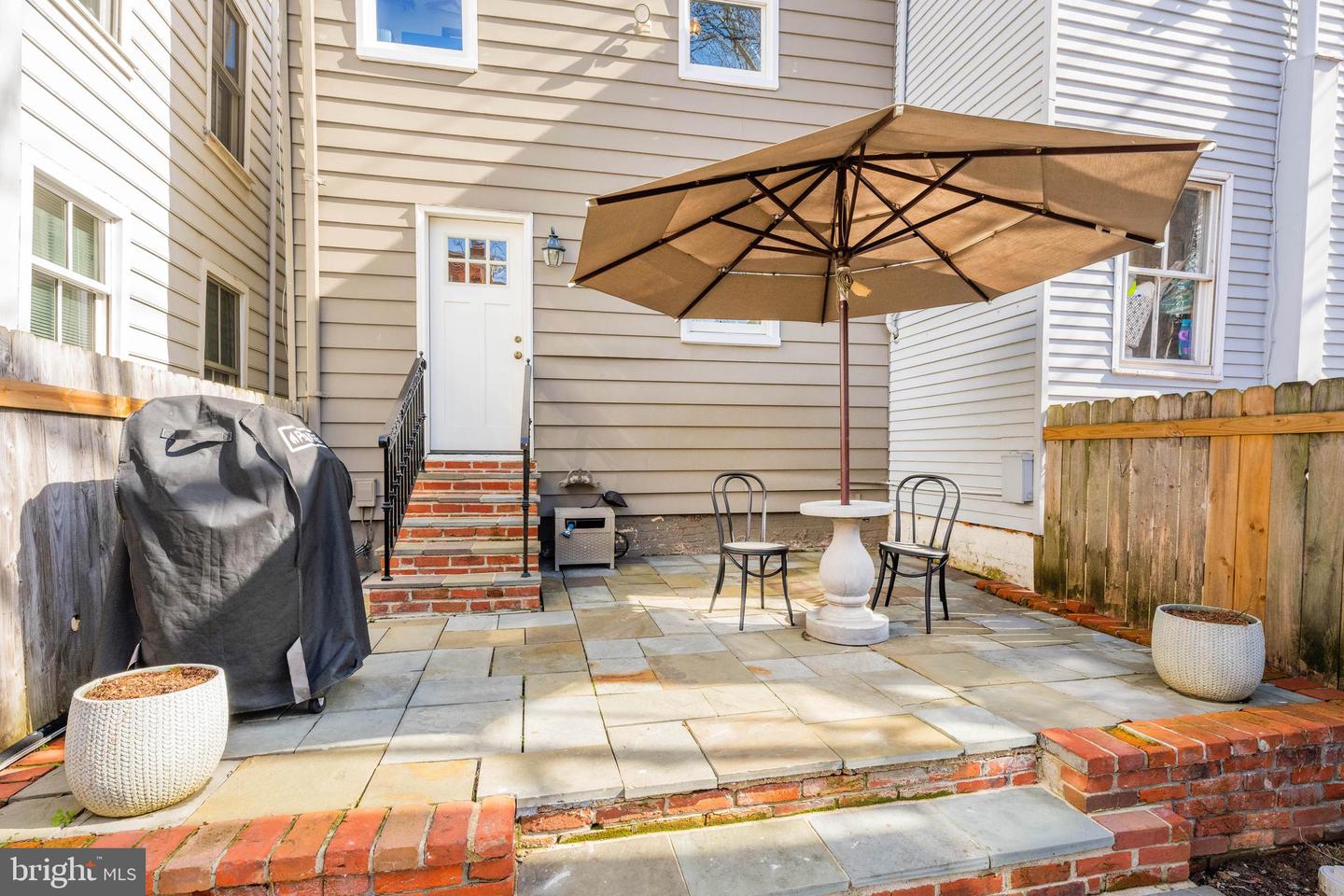 316 N ROYAL ST, ALEXANDRIA, Virginia 22314, 2 Bedrooms Bedrooms, ,2 BathroomsBathrooms,Residential,For sale,316 N ROYAL ST,VAAX2054208 MLS # VAAX2054208