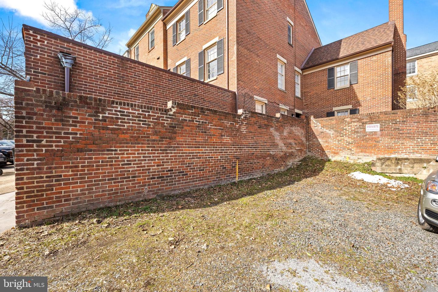 316 N ROYAL ST, ALEXANDRIA, Virginia 22314, 2 Bedrooms Bedrooms, ,2 BathroomsBathrooms,Residential,For sale,316 N ROYAL ST,VAAX2054208 MLS # VAAX2054208