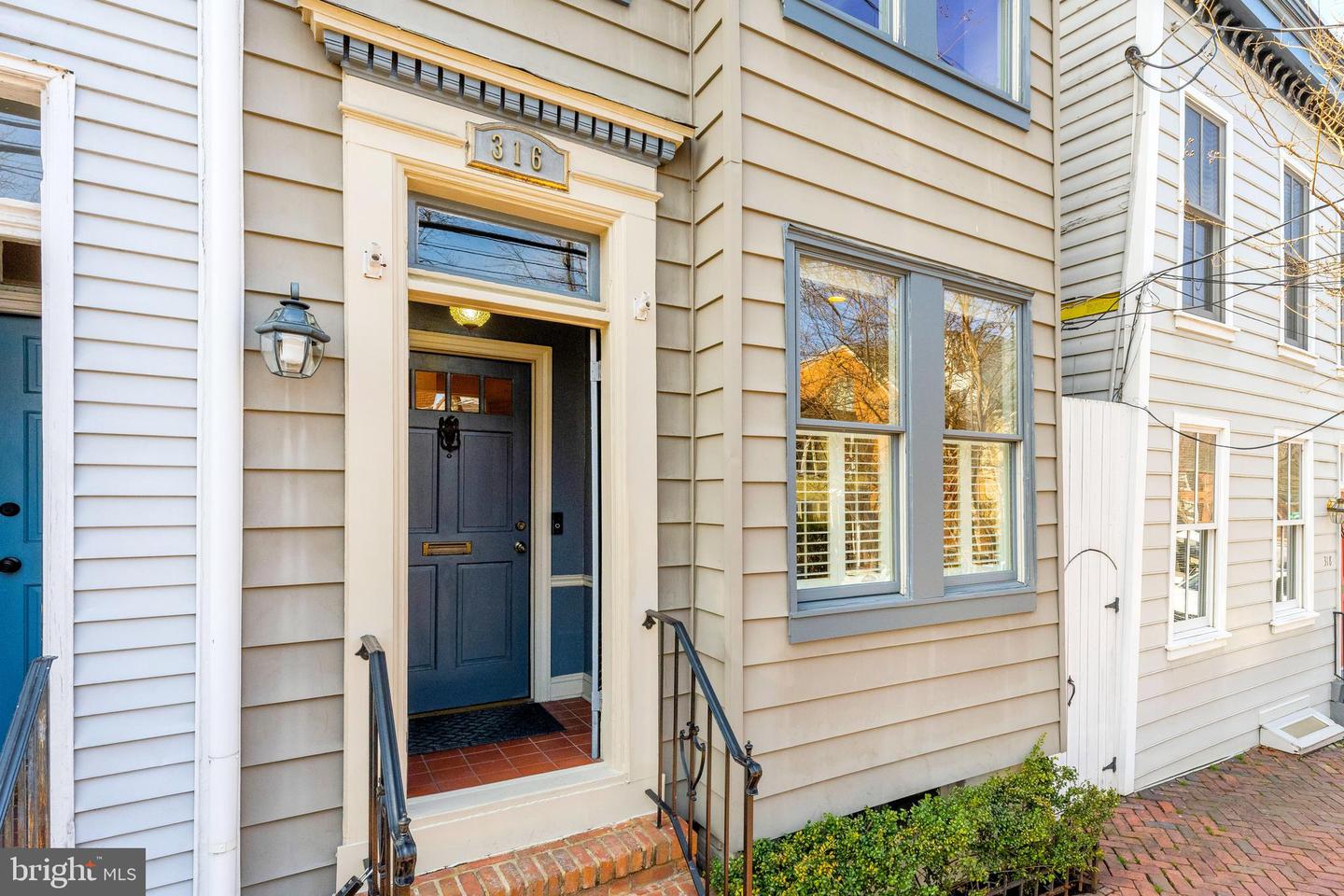 316 N ROYAL ST, ALEXANDRIA, Virginia 22314, 2 Bedrooms Bedrooms, ,2 BathroomsBathrooms,Residential,For sale,316 N ROYAL ST,VAAX2054208 MLS # VAAX2054208