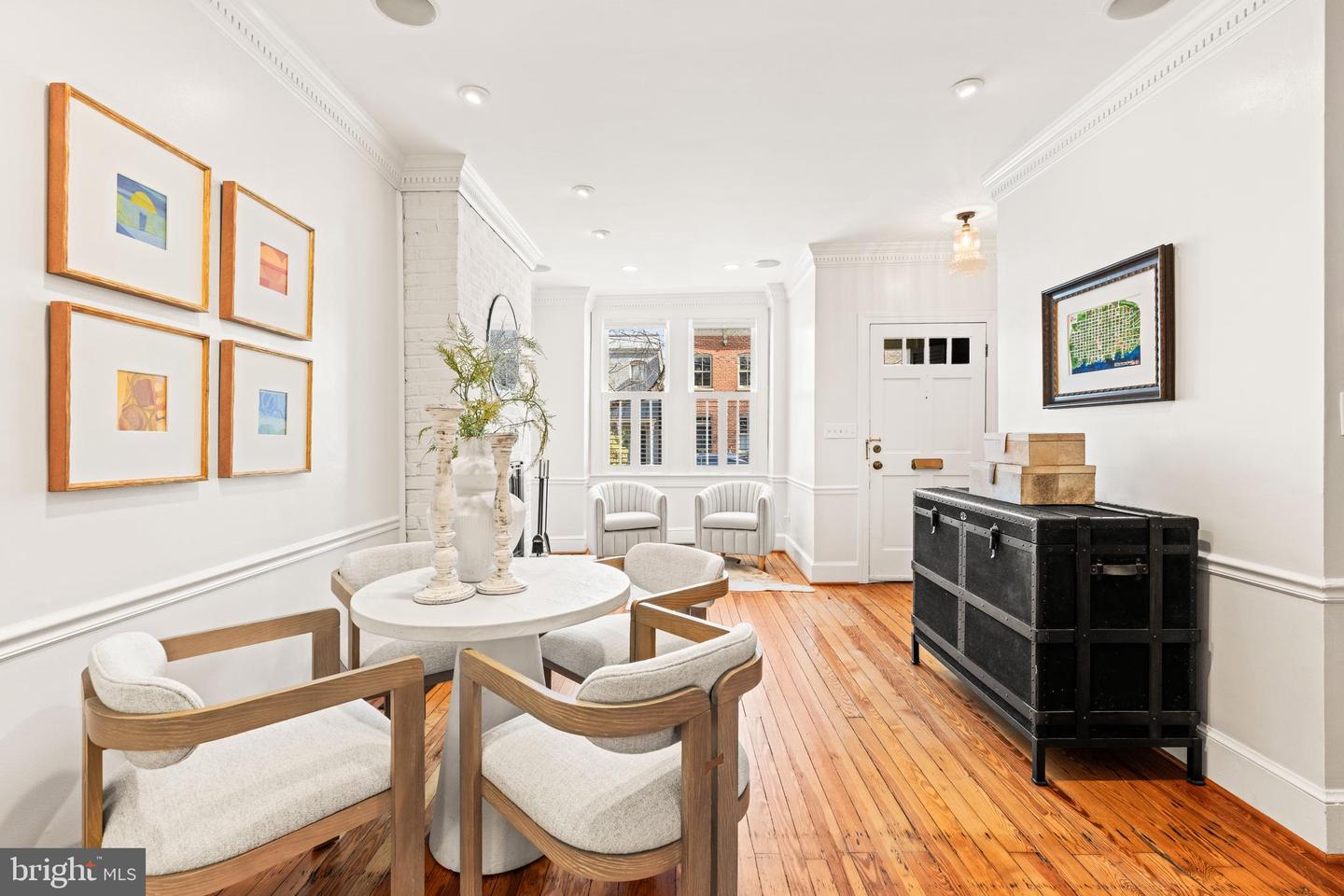 316 N ROYAL ST, ALEXANDRIA, Virginia 22314, 2 Bedrooms Bedrooms, ,2 BathroomsBathrooms,Residential,For sale,316 N ROYAL ST,VAAX2054208 MLS # VAAX2054208