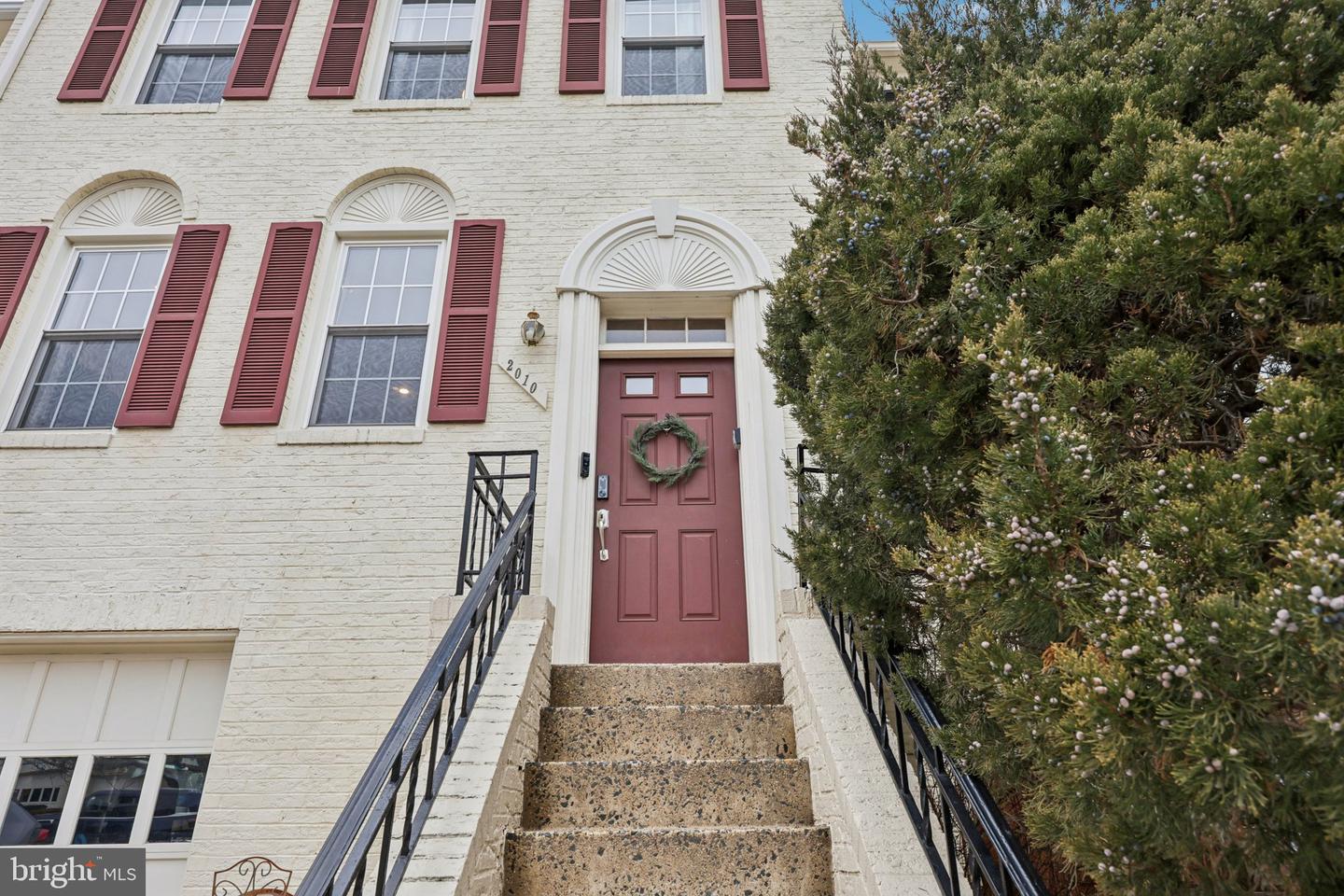 2010 PIERIS CT, VIENNA, Virginia 22182, 3 Bedrooms Bedrooms, ,2 BathroomsBathrooms,Residential,For sale,2010 PIERIS CT,VAFX2291248 MLS # VAFX2291248