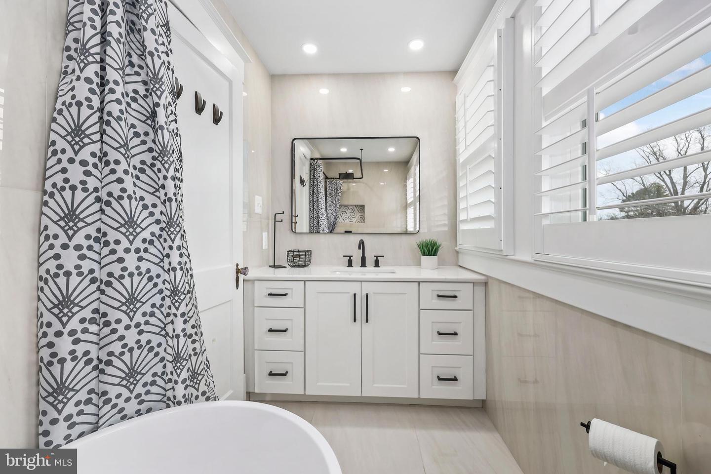 9016 GRANT AVE, MANASSAS, Virginia 20110, 4 Bedrooms Bedrooms, ,4 BathroomsBathrooms,Residential,For sale,9016 GRANT AVE,VAMN2010266 MLS # VAMN2010266