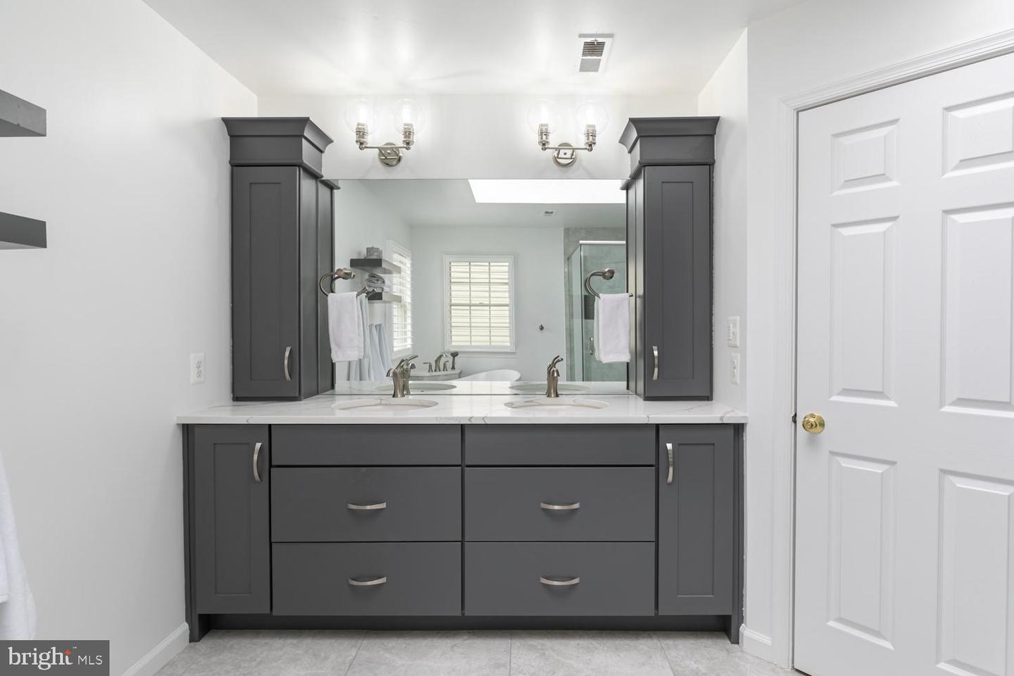 3515 BROADRUN DR, FAIRFAX, Virginia 22033, 5 Bedrooms Bedrooms, ,4 BathroomsBathrooms,Residential,For sale,3515 BROADRUN DR,VAFX2291302 MLS # VAFX2291302