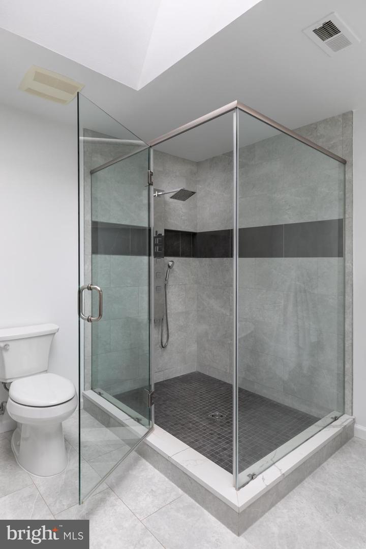 3515 BROADRUN DR, FAIRFAX, Virginia 22033, 5 Bedrooms Bedrooms, ,4 BathroomsBathrooms,Residential,For sale,3515 BROADRUN DR,VAFX2291302 MLS # VAFX2291302