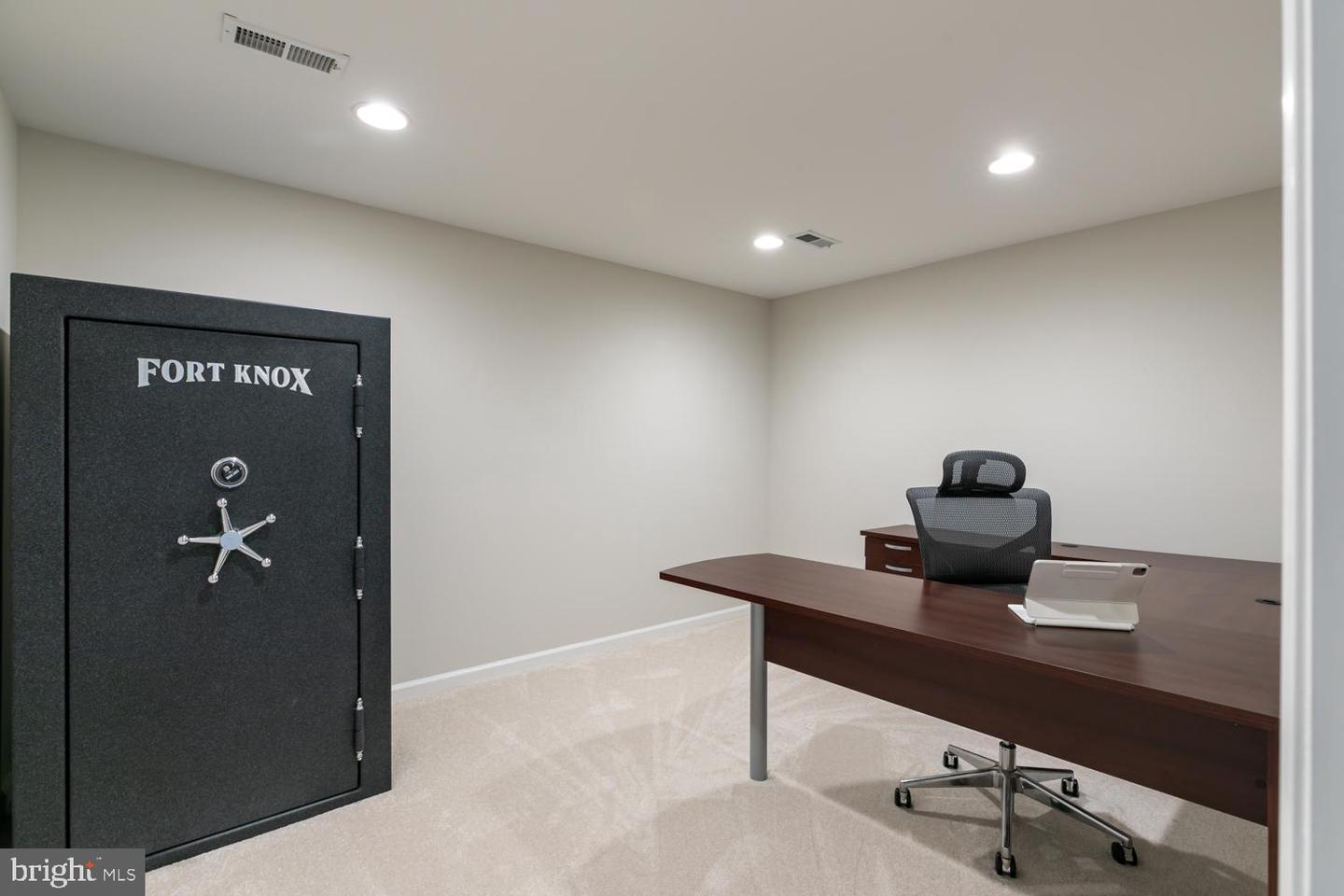 3515 BROADRUN DR, FAIRFAX, Virginia 22033, 5 Bedrooms Bedrooms, ,4 BathroomsBathrooms,Residential,For sale,3515 BROADRUN DR,VAFX2291302 MLS # VAFX2291302