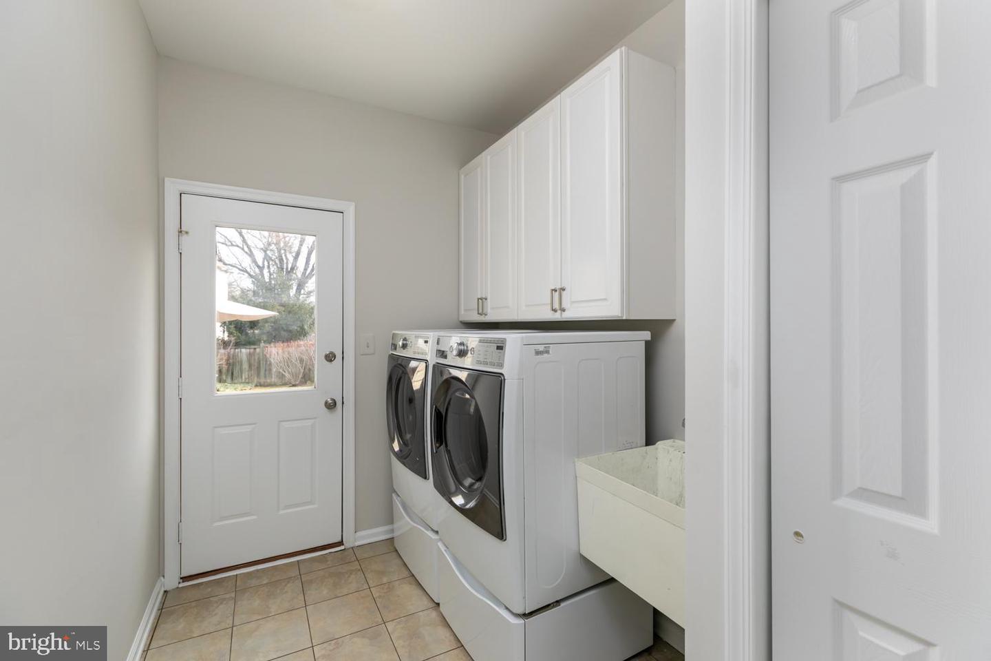 3515 BROADRUN DR, FAIRFAX, Virginia 22033, 5 Bedrooms Bedrooms, ,4 BathroomsBathrooms,Residential,For sale,3515 BROADRUN DR,VAFX2291302 MLS # VAFX2291302