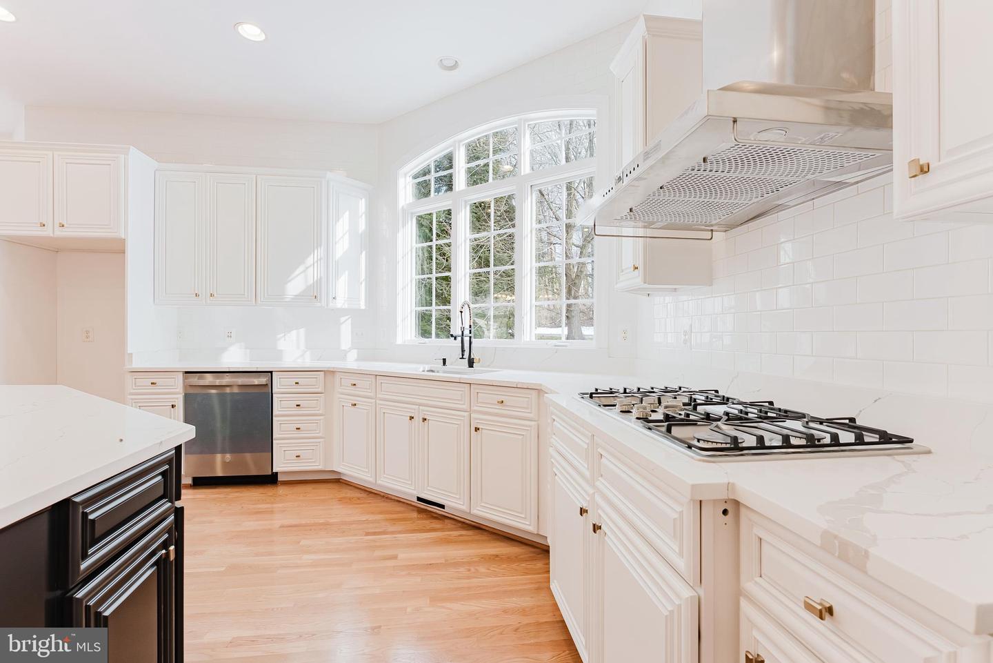 3757 TENNIS CT, FALLS CHURCH, Virginia 22041, 5 Bedrooms Bedrooms, ,5 BathroomsBathrooms,Residential,For sale,3757 TENNIS CT,VAFX2291360 MLS # VAFX2291360