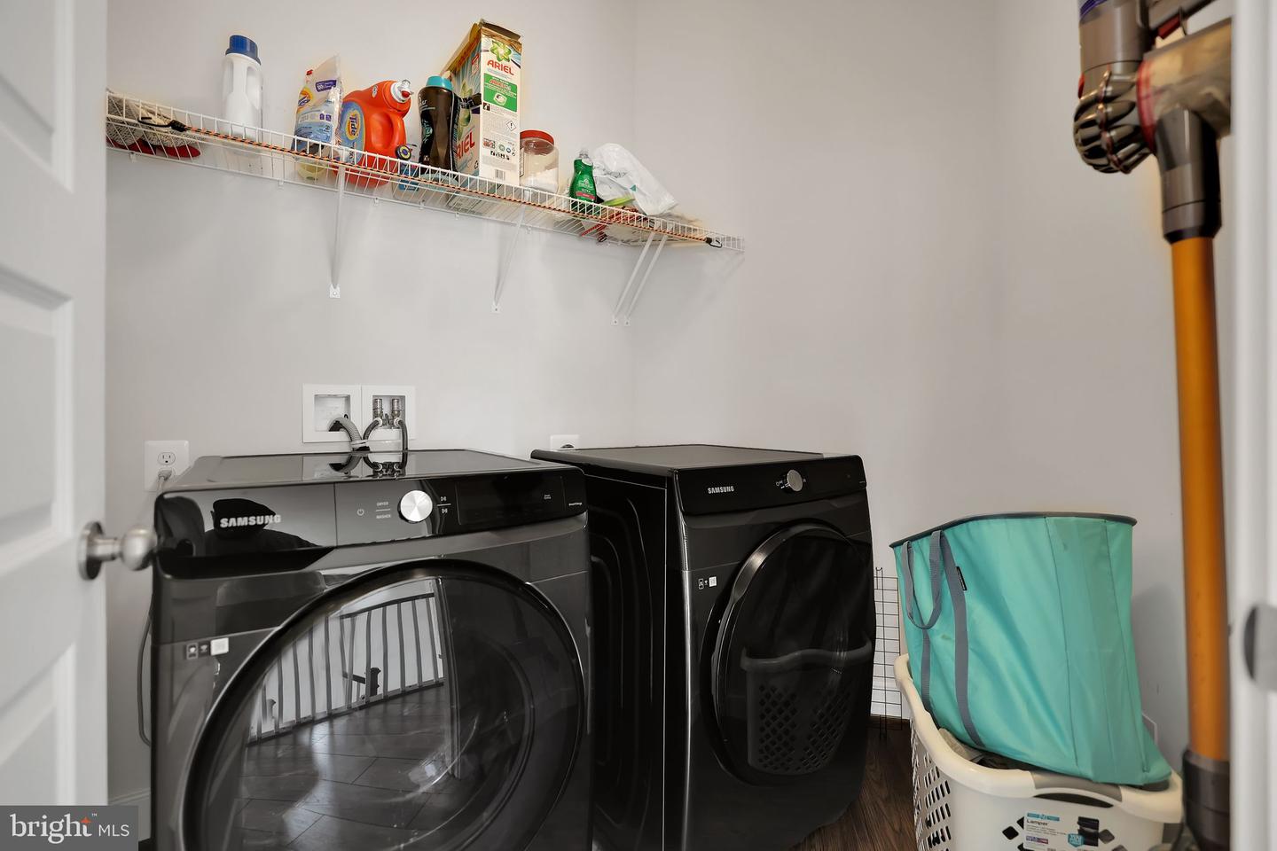 17904 RIDGEWOOD PL, ROUND HILL, Virginia 20141, 4 Bedrooms Bedrooms, ,4 BathroomsBathrooms,Residential,For sale,17904 RIDGEWOOD PL,VALO2116104 MLS # VALO2116104 17904 RIDGEWOOD PL, ROUND HILL, Virginia 20141, 4 Bedrooms Bedrooms, ,4 BathroomsBathrooms,Residential,For sale,17904 RIDGEWOOD PL,VALO2116104 MLS # VALO2116104