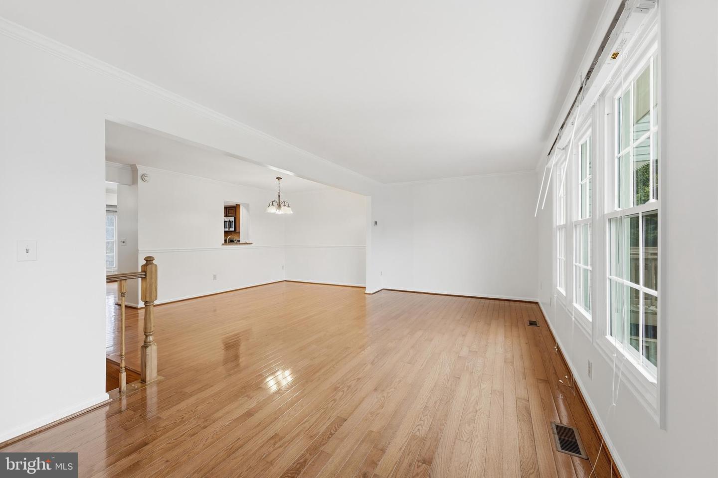 14315 UNIFORM DR, CENTREVILLE, Virginia 20121, 3 Bedrooms Bedrooms, 7 Rooms Rooms,3 BathroomsBathrooms,Residential,For sale,14315 UNIFORM DR,VAFX2291564 MLS # VAFX2291564