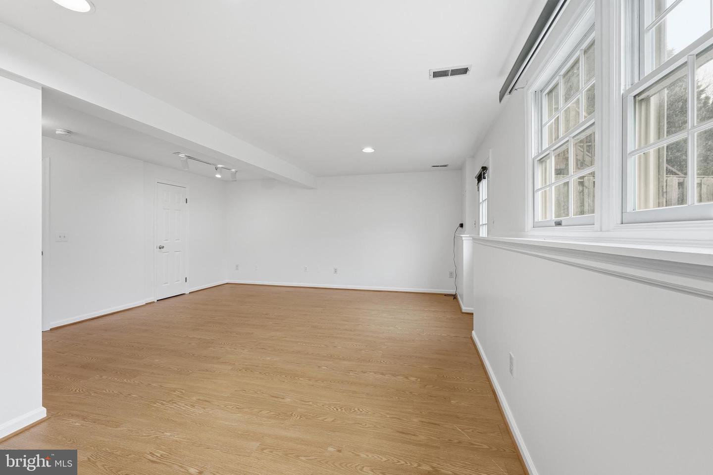 14315 UNIFORM DR, CENTREVILLE, Virginia 20121, 3 Bedrooms Bedrooms, 7 Rooms Rooms,3 BathroomsBathrooms,Residential,For sale,14315 UNIFORM DR,VAFX2291564 MLS # VAFX2291564