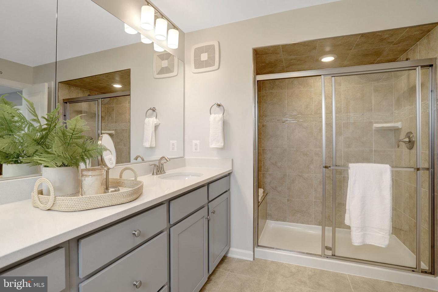 2386 STELLA PL #14, ALEXANDRIA, Virginia 22303, 3 Bedrooms Bedrooms, 12 Rooms Rooms,2 BathroomsBathrooms,Residential,For sale,2386 STELLA PL #14,VAFX2291620 MLS # VAFX2291620