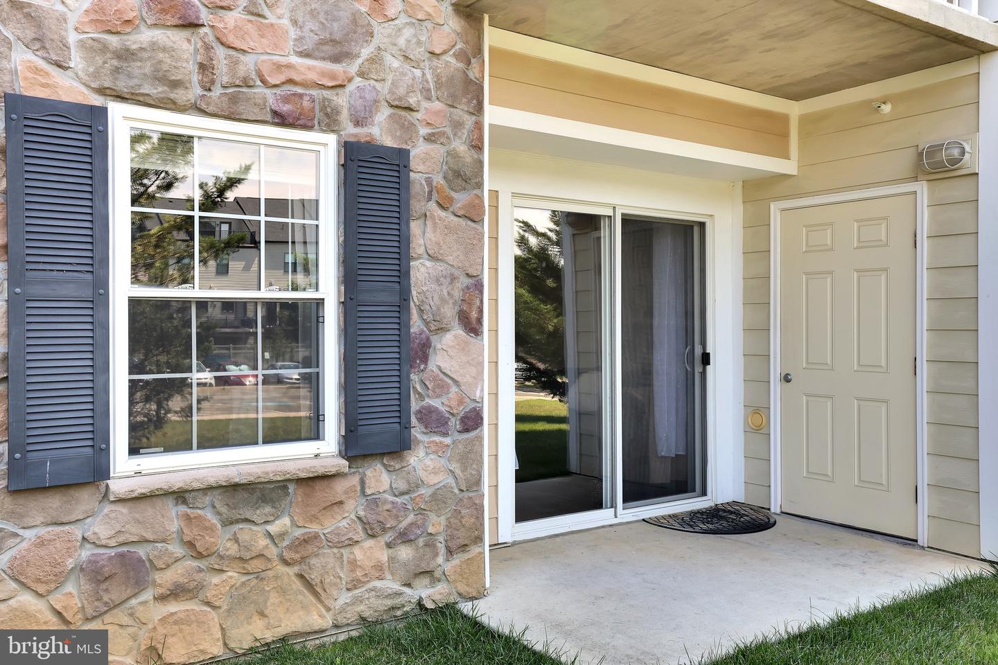 6301 EDSALL RD #104, ALEXANDRIA, Virginia 22312, 1 Bedroom Bedrooms, 2 Rooms Rooms,1 BathroomBathrooms,Residential,For sale,6301 EDSALL RD #104,VAFX2291630 MLS # VAFX2291630