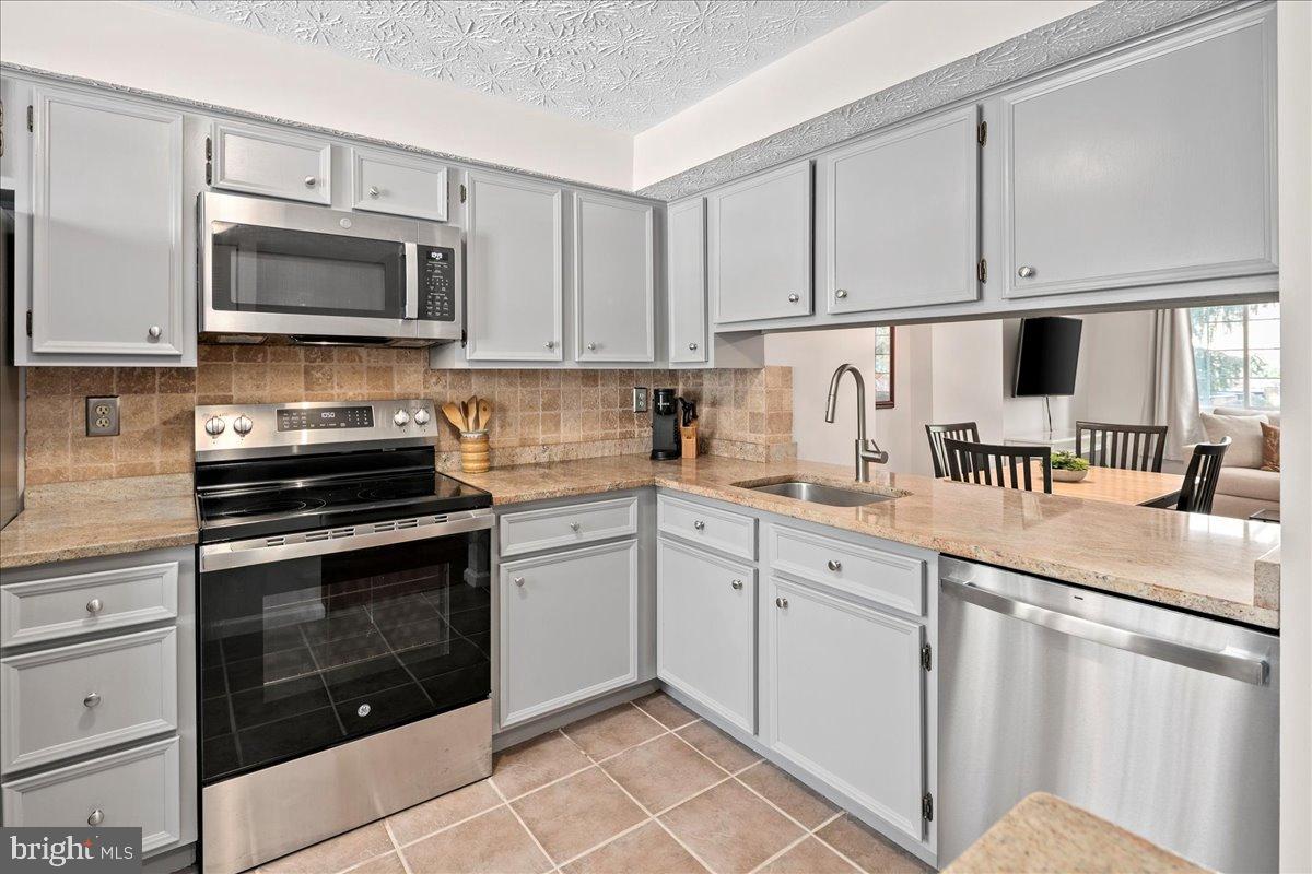 1642 HARVEST GREEN CT, RESTON, Virginia 20194, 2 Bedrooms Bedrooms, 4 Rooms Rooms,1 BathroomBathrooms,Residential,For sale,1642 HARVEST GREEN CT,VAFX2291794 MLS # VAFX2291794 1642 HARVEST GREEN CT, RESTON, Virginia 20194, 2 Bedrooms Bedrooms, 4 Rooms Rooms,1 BathroomBathrooms,Residential,For sale,1642 HARVEST GREEN CT,VAFX2291794 MLS # VAFX2291794