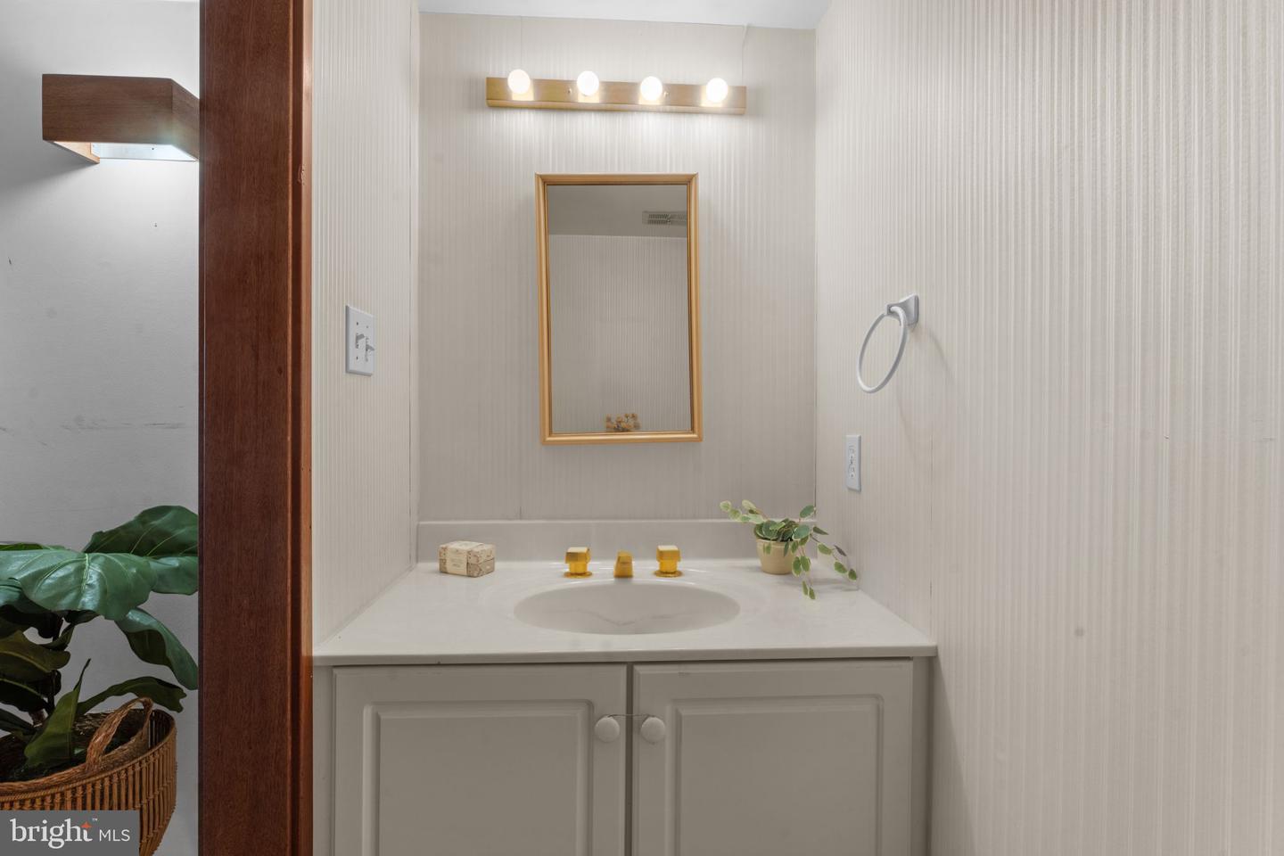 7099 GLEN CURTISS LN, WARRENTON, Virginia 20187, 4 Bedrooms Bedrooms, ,3 BathroomsBathrooms,Residential,For sale,7099 GLEN CURTISS LN,VAFQ2020634 MLS # VAFQ2020634