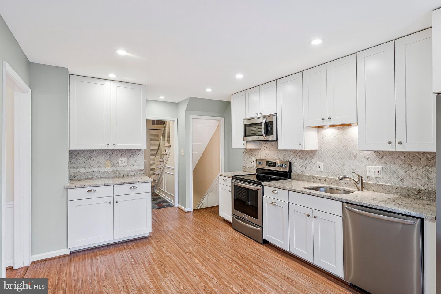 3236 CAMBRIDGE CT, FAIRFAX, Virginia 22030, 3 Bedrooms Bedrooms, ,2 BathroomsBathrooms,Residential,For sale,3236 CAMBRIDGE CT,VAFC2007776 MLS # VAFC2007776