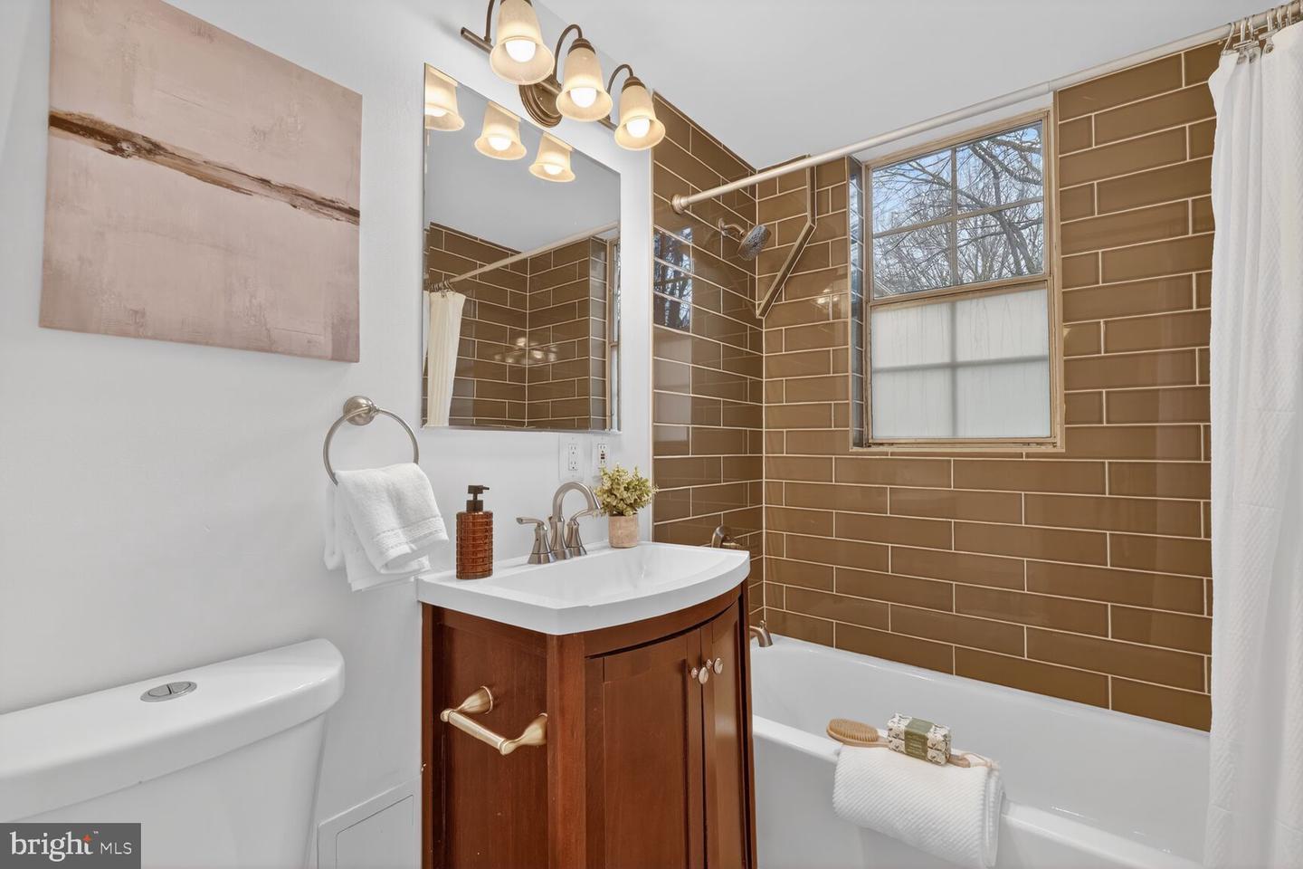 1719 N TROY ST #395, ARLINGTON, Virginia 22201, 2 Bedrooms Bedrooms, 5 Rooms Rooms,1 BathroomBathrooms,Residential,For sale,1719 N TROY ST #395,VAAR2069102 MLS # VAAR2069102