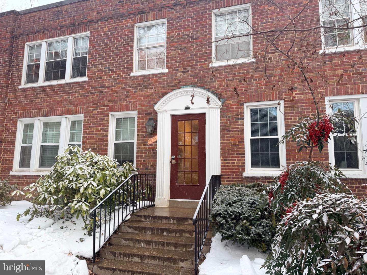 1719 N TROY ST #395, ARLINGTON, Virginia 22201, 2 Bedrooms Bedrooms, 5 Rooms Rooms,1 BathroomBathrooms,Residential,For sale,1719 N TROY ST #395,VAAR2069102 MLS # VAAR2069102