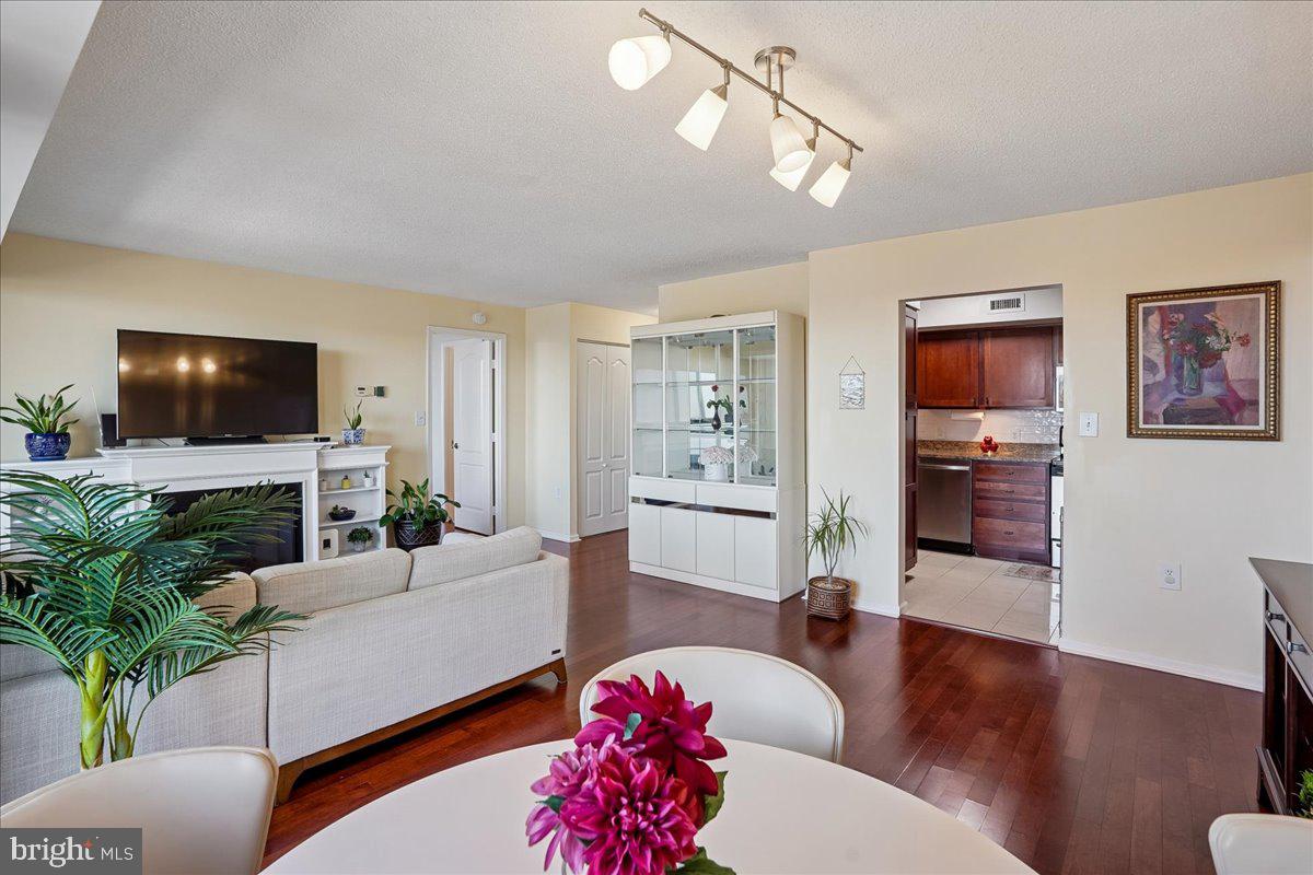2230 GEORGE C MARSHALL DR #904, FALLS CHURCH, Virginia 22043, 2 Bedrooms Bedrooms, ,2 BathroomsBathrooms,Residential,For sale,2230 GEORGE C MARSHALL DR #904,VAFX2291972 MLS # VAFX2291972
