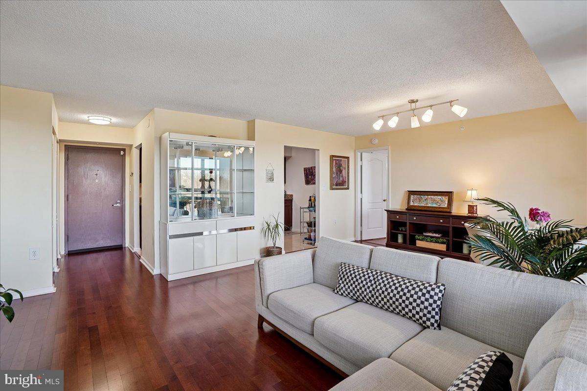 2230 GEORGE C MARSHALL DR #904, FALLS CHURCH, Virginia 22043, 2 Bedrooms Bedrooms, ,2 BathroomsBathrooms,Residential,For sale,2230 GEORGE C MARSHALL DR #904,VAFX2291972 MLS # VAFX2291972