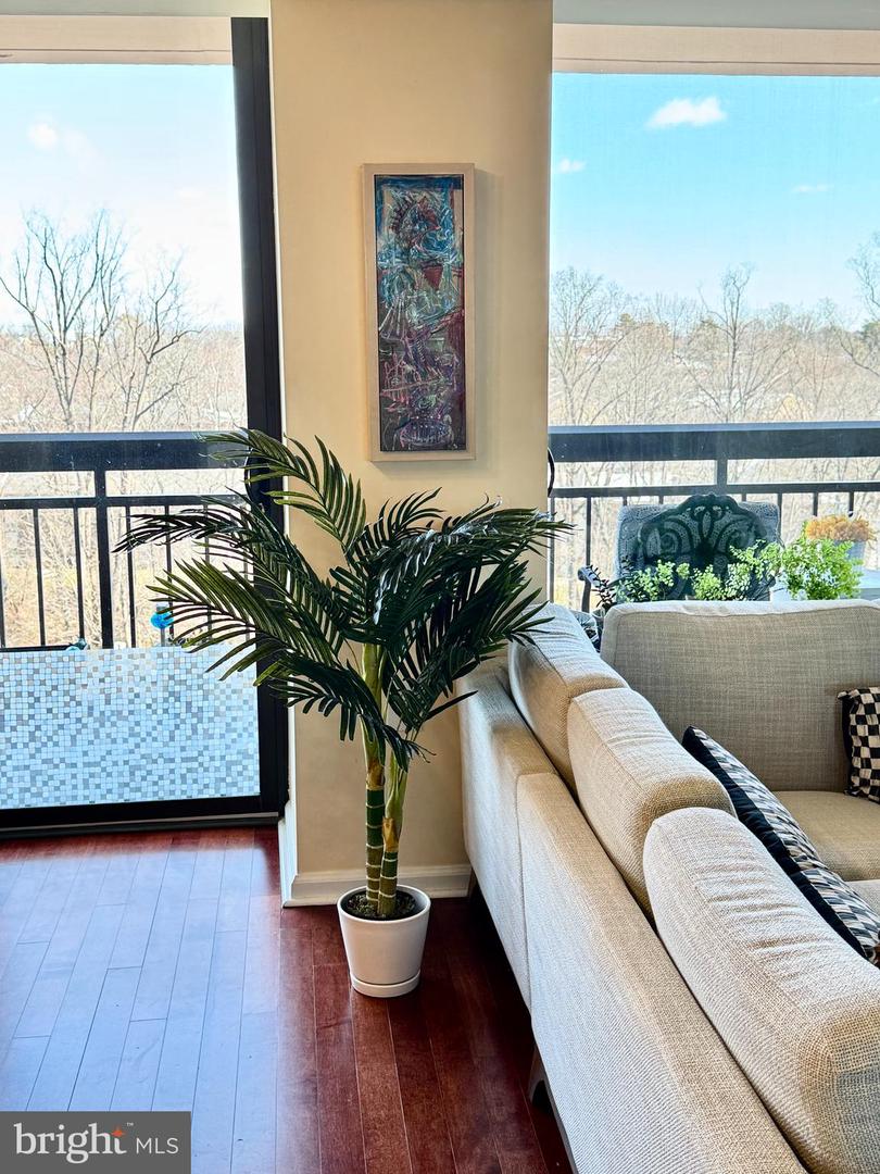 2230 GEORGE C MARSHALL DR #904, FALLS CHURCH, Virginia 22043, 2 Bedrooms Bedrooms, ,2 BathroomsBathrooms,Residential,For sale,2230 GEORGE C MARSHALL DR #904,VAFX2291972 MLS # VAFX2291972