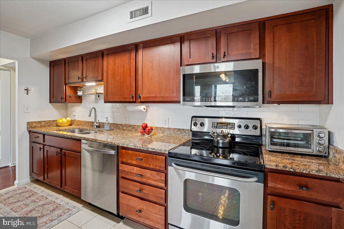 2230 GEORGE C MARSHALL DR #904, FALLS CHURCH, Virginia 22043, 2 Bedrooms Bedrooms, ,2 BathroomsBathrooms,Residential,For sale,2230 GEORGE C MARSHALL DR #904,VAFX2291972 MLS # VAFX2291972