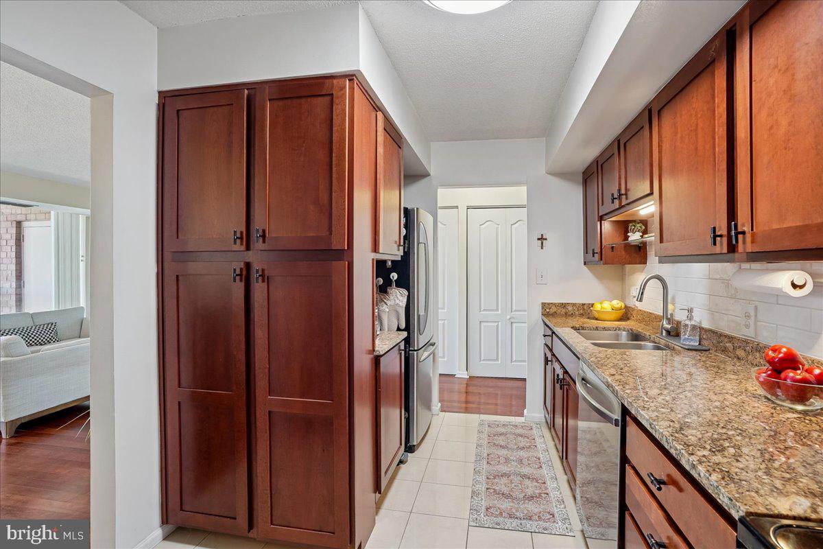 2230 GEORGE C MARSHALL DR #904, FALLS CHURCH, Virginia 22043, 2 Bedrooms Bedrooms, ,2 BathroomsBathrooms,Residential,For sale,2230 GEORGE C MARSHALL DR #904,VAFX2291972 MLS # VAFX2291972